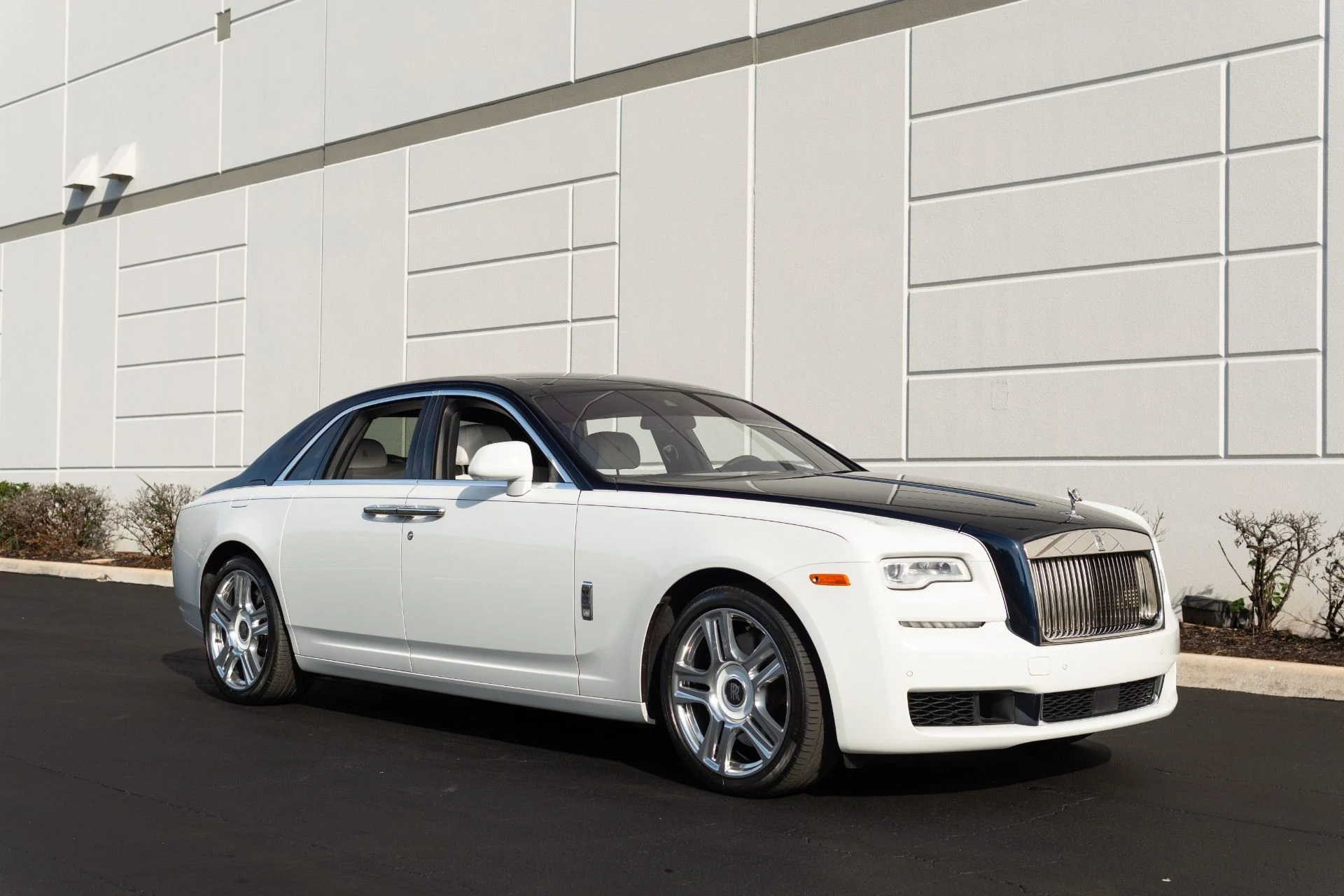 mph003_2466513498_Used_2018_Rolls_Royce_Ghost_1765824060_3129711d7a