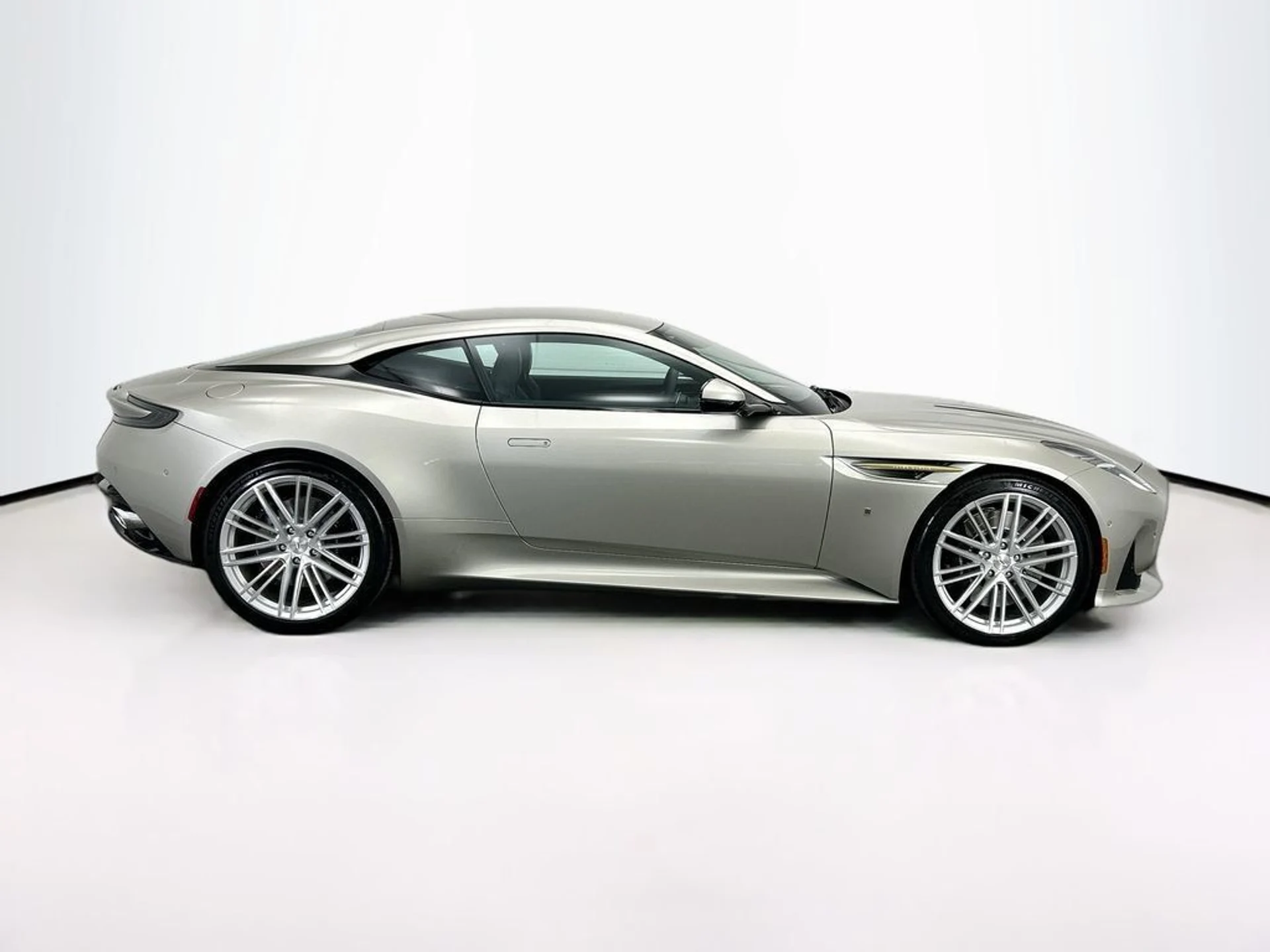 mph003_246825841_used_2026_aston_martin_db12_coupe_8119_22986073_4_1024_ba21f190df