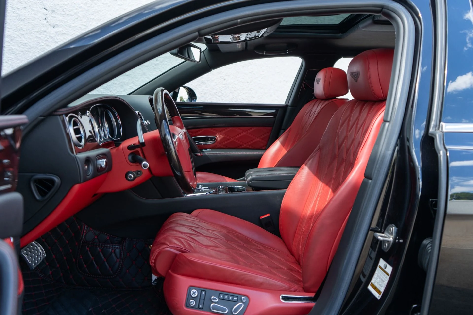 mph003_2469014068_Used_2016_Bentley_Flying_Spur_W12_1760989629_1aca8cd706