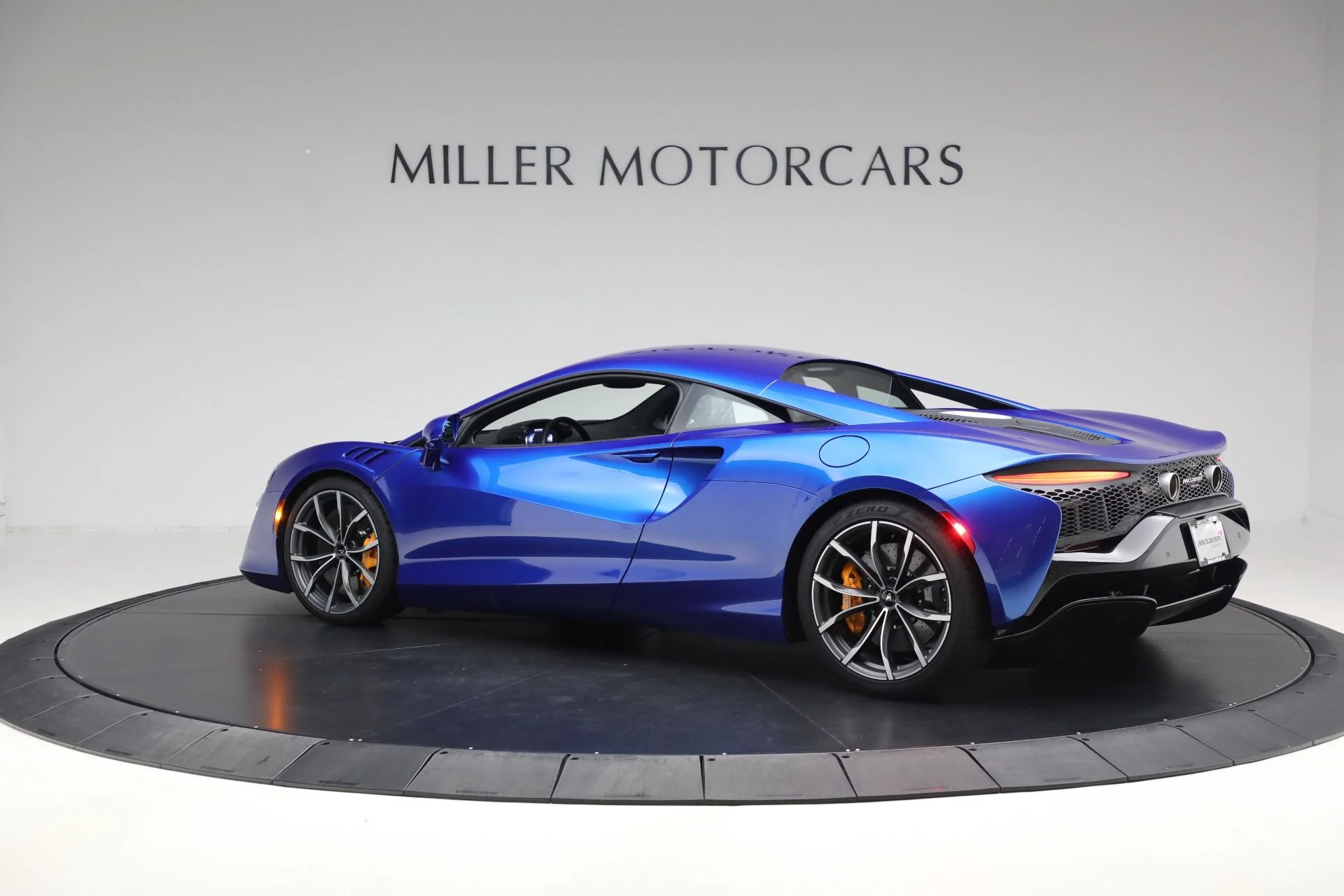mph003_2469763883_Used_2024_Mc_Laren_Artura_Vision_d6d009990e