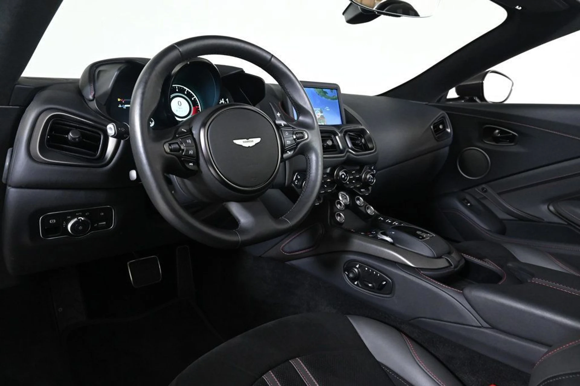 mph003_247243545_used_2023_aston_martin_vantage_roadster_11350_22920347_3_1024_8040266aec