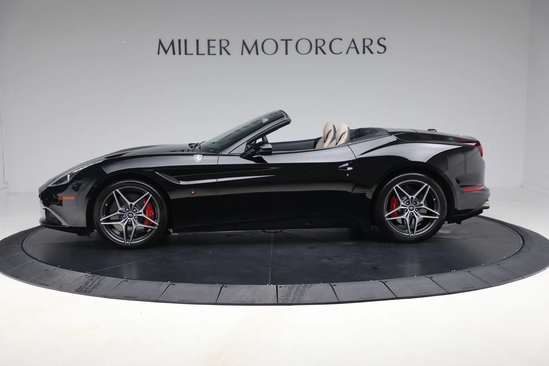 mph003_2475560319_Used_2016_Ferrari_California_T_5809ad9aef