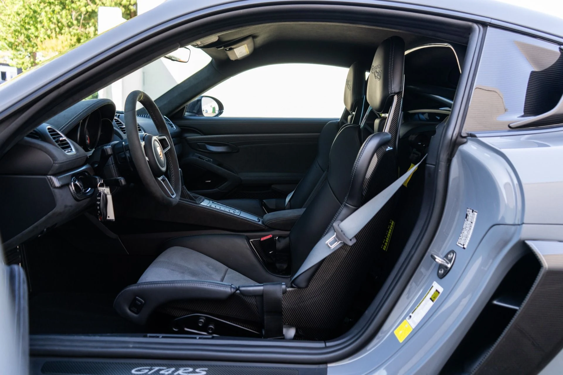 mph003_2480883152_Used_2024_Porsche_718_Cayman_GT_4_RS_Weissach_1759510962_91727c3acd