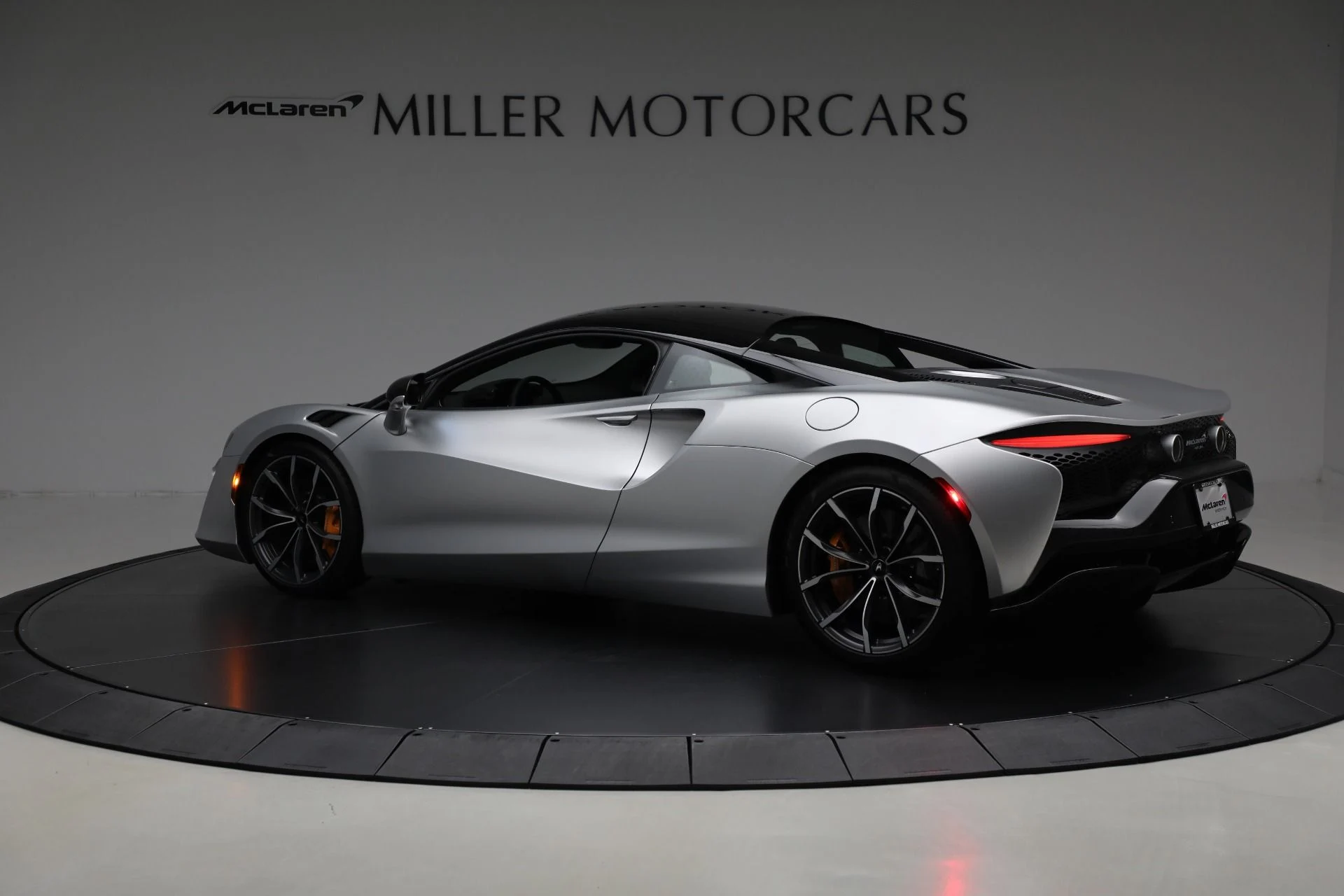 mph003_2481709248_Used_2023_Mc_Laren_Artura_Vision_18151a9a84