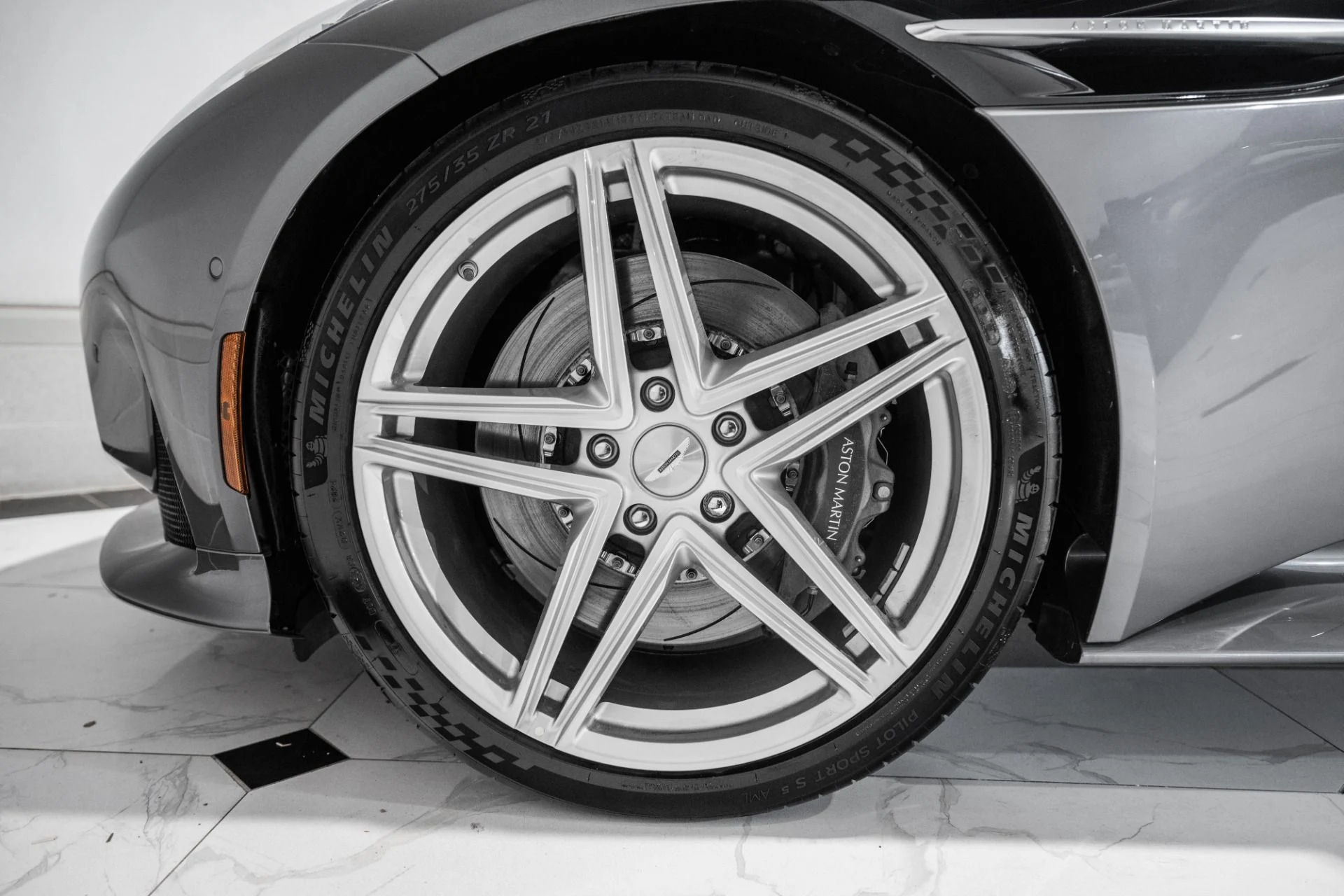 mph003_249152536_Used_2025_Aston_Martin_DB_12_V8_1762356826_2a18604e7a