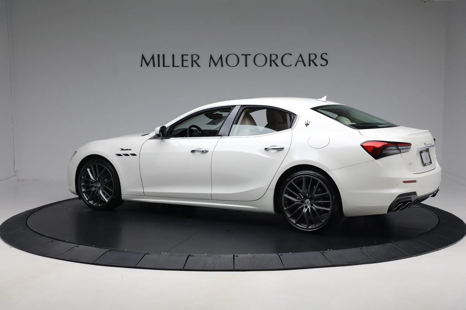 mph003_2498428287_Used_2022_Maserati_Ghibli_Modena_Q4_7cc6282de3