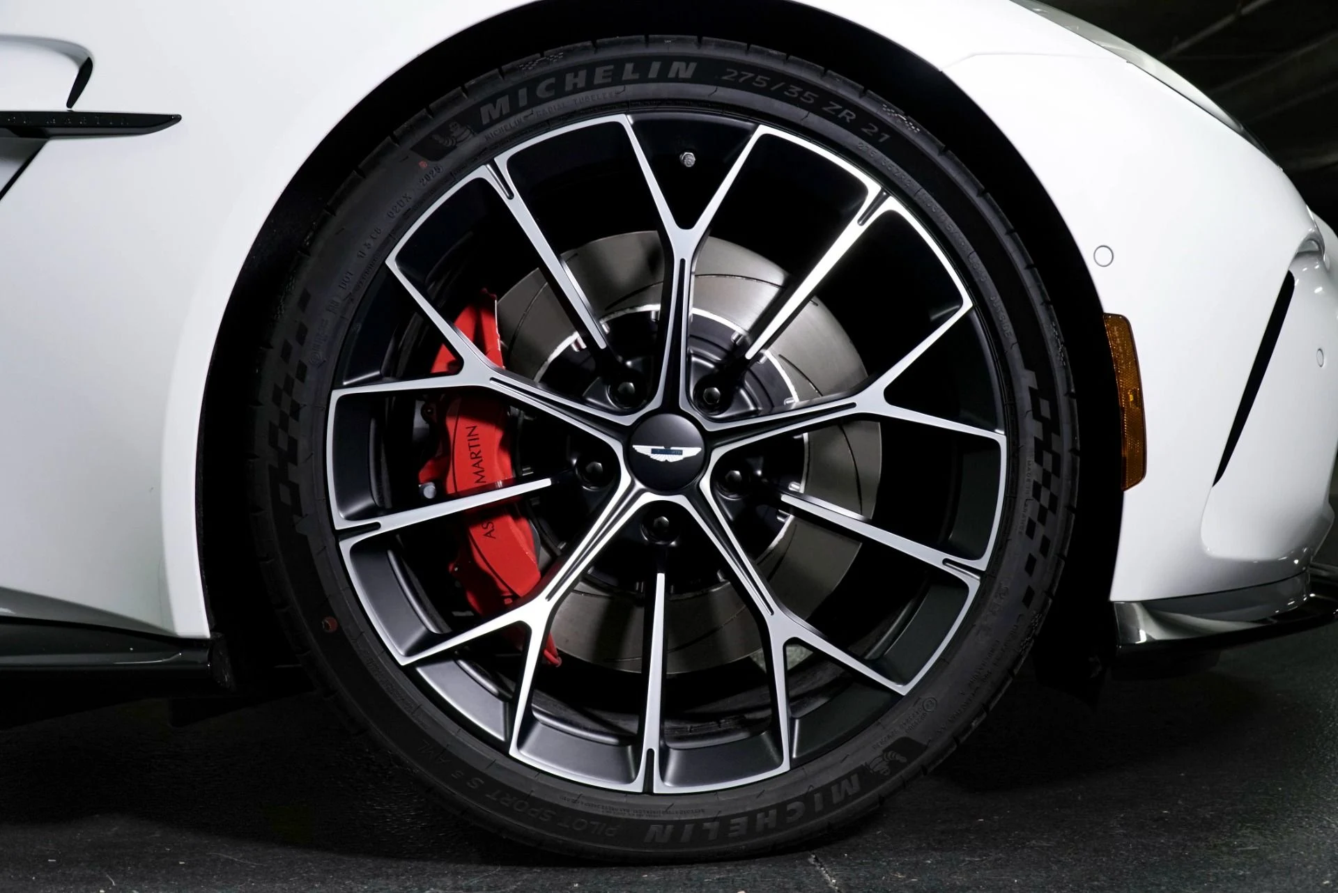 mph003_2512053374_New_2026_Aston_Martin_Vantage_1768443052_8c25751ff3