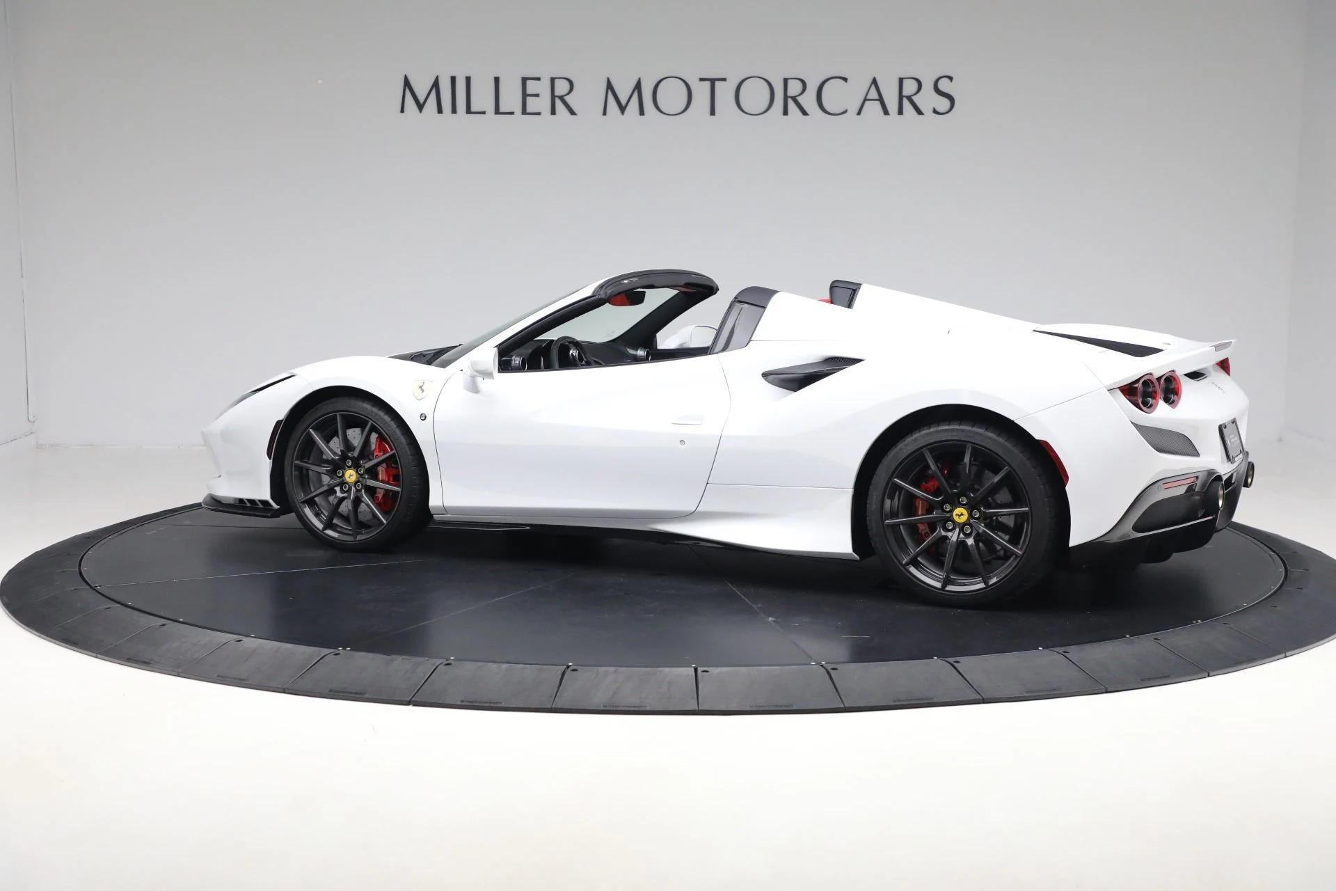 mph003_2514876573_Used_2023_Ferrari_F8_Spider_b0d52062f8