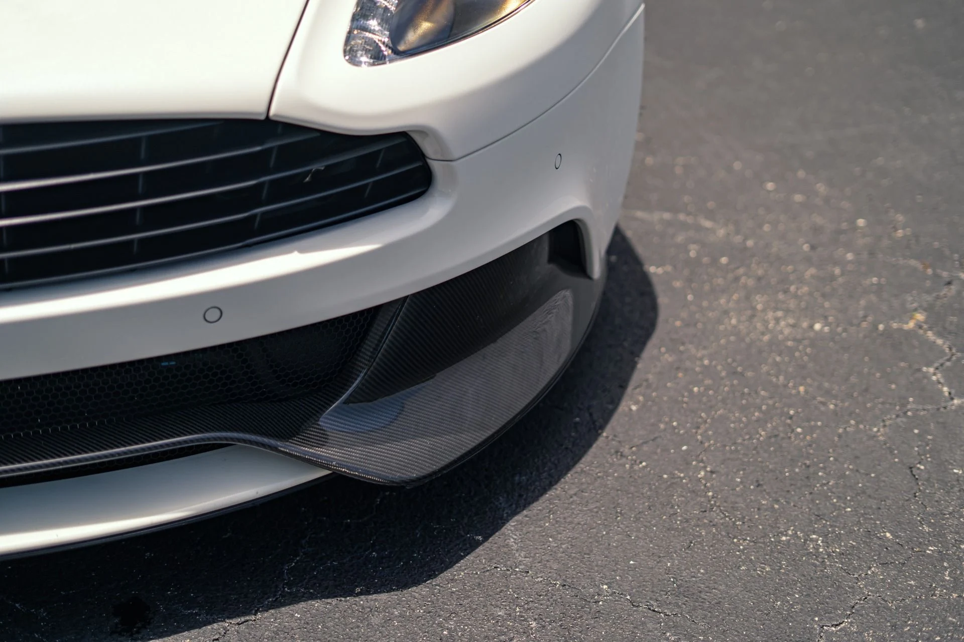 mph003_252072798_Used_2015_Aston_Martin_Vanquish_Carbon_White_Tasteful_Upgrades_1784056520_cc5e38e906