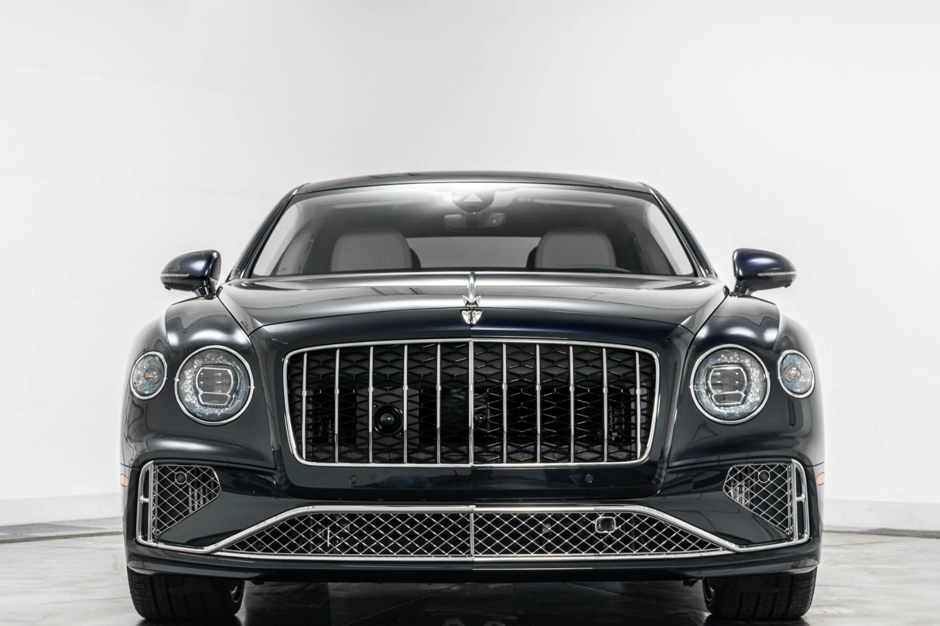 mph003_2523100639_Used_2026_Bentley_Flying_Spur_Azure_Bang_and_Olufsen_Audio_Mulliner_Driving_Specification_1778702450_0ed05e5985