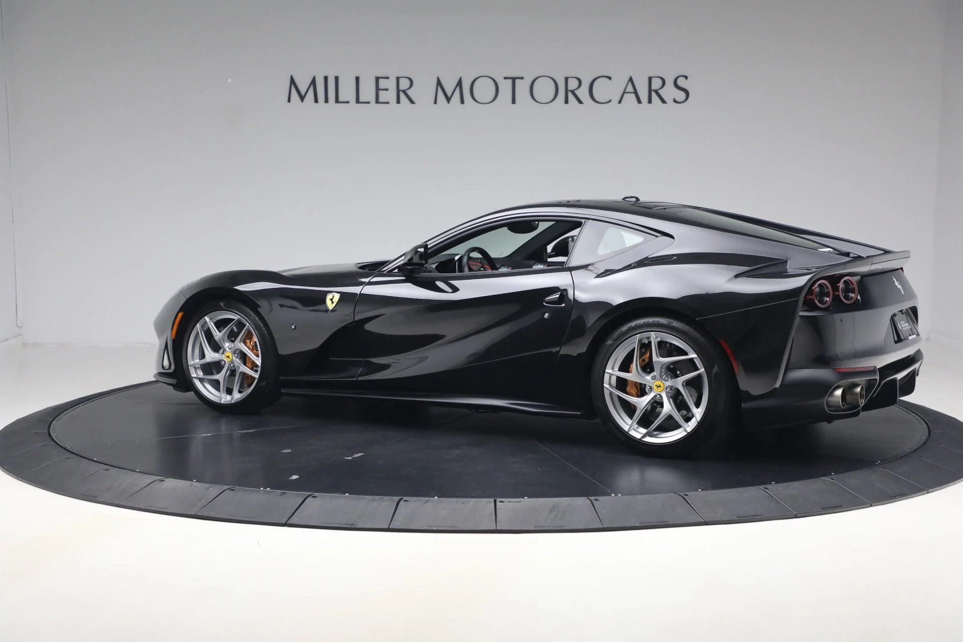 mph003_2527348403_Used_2019_Ferrari_812_Superfast_1776271226_1a1d28cde7