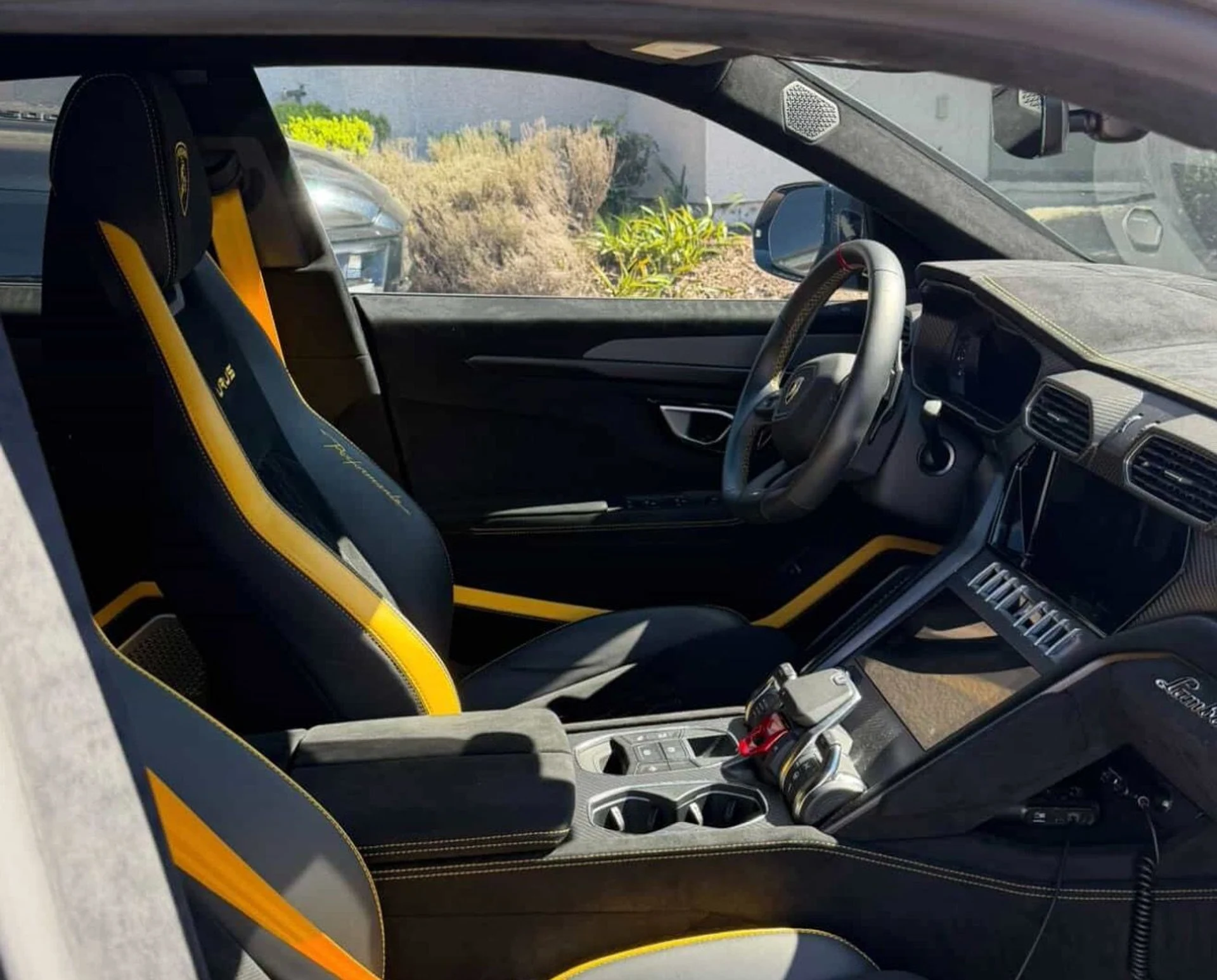 mph003_2533467704_Used_2023_Lamborghini_Urus_Performante_1774898175_2f0145bedd