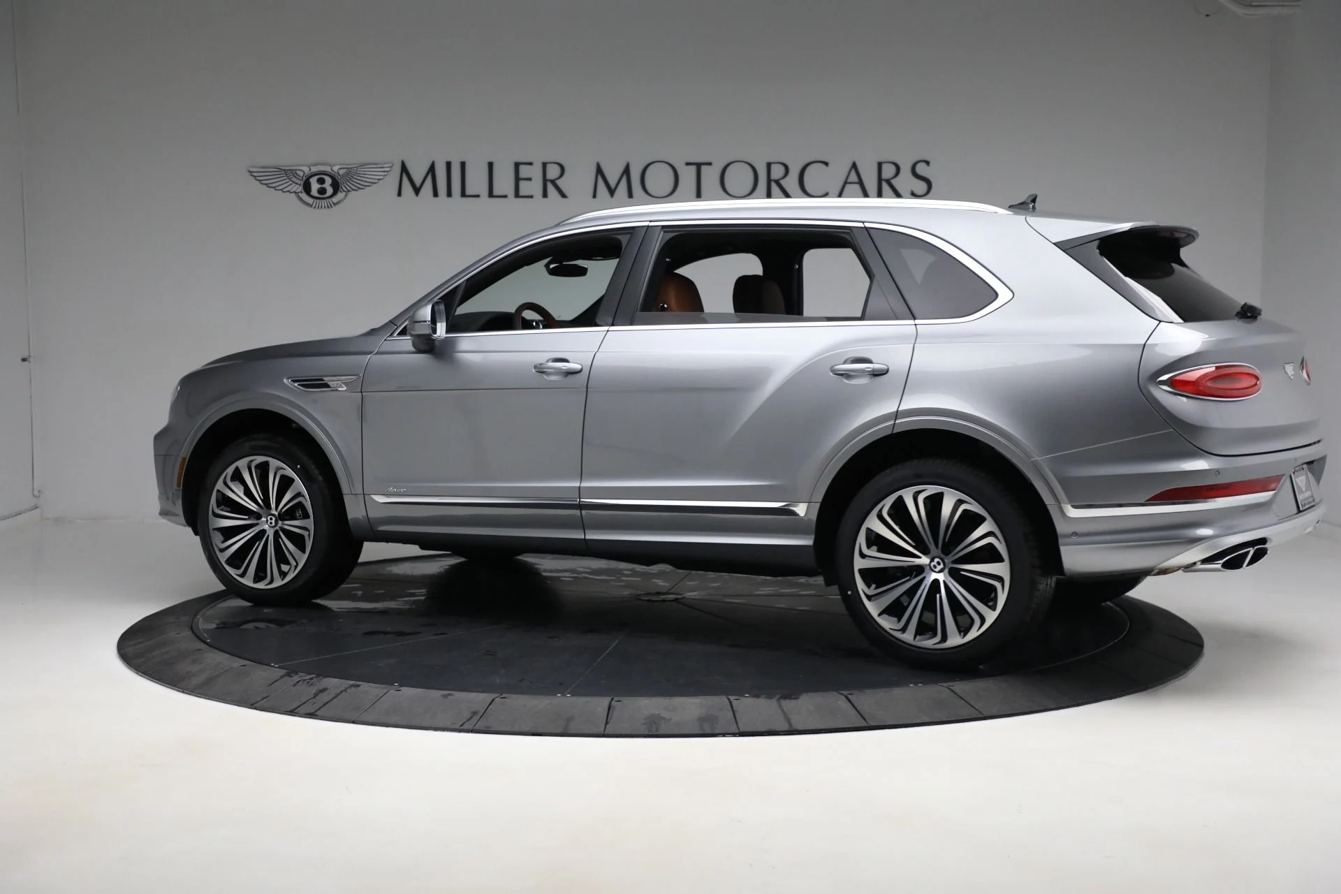 mph003_2541448501_Used_2023_Bentley_Bentayga_EWB_Azure_V8_3bf5e4d115