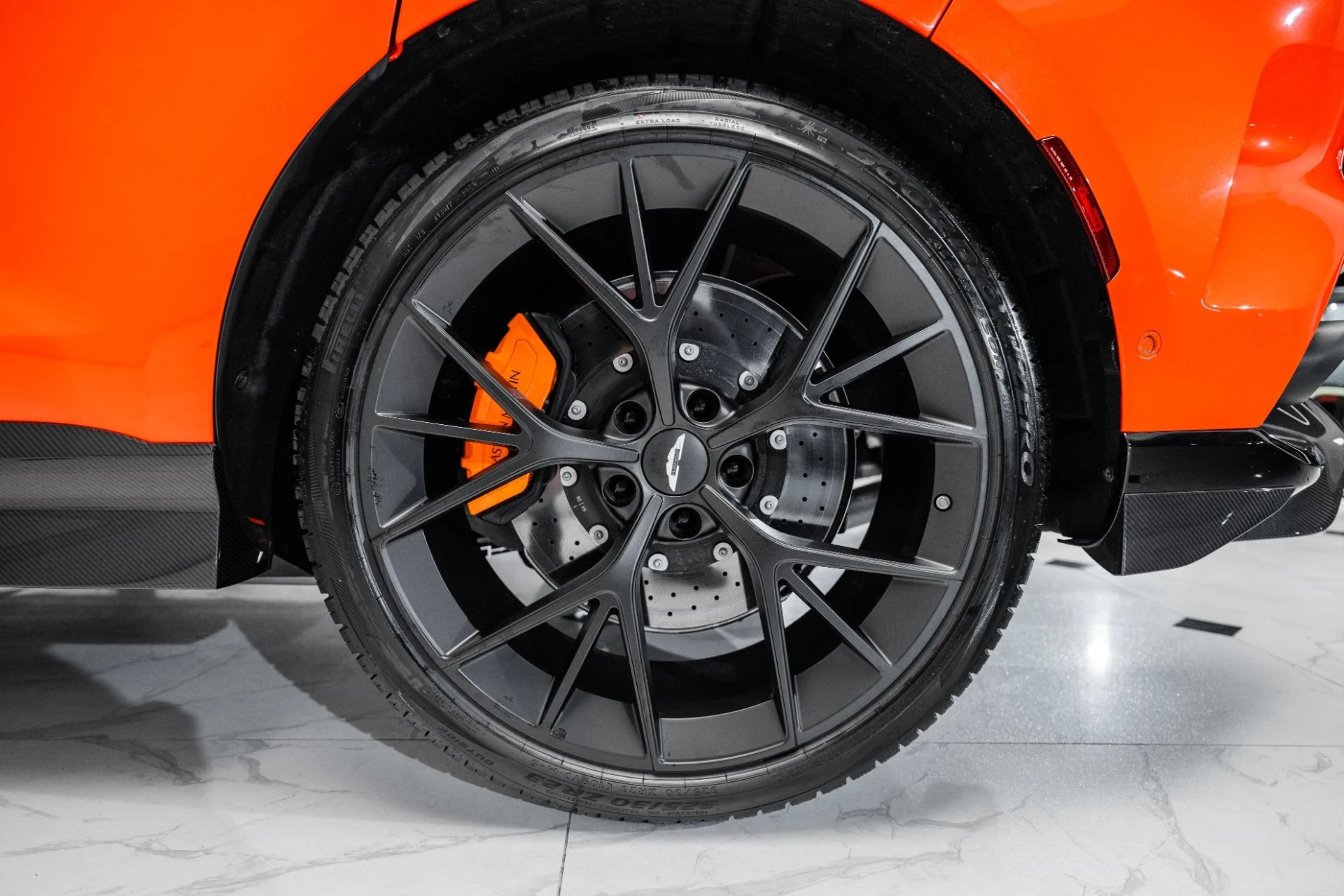 mph003_2555880259_Used_2025_Aston_Martin_DBX_707_1748959342_b98efce25a