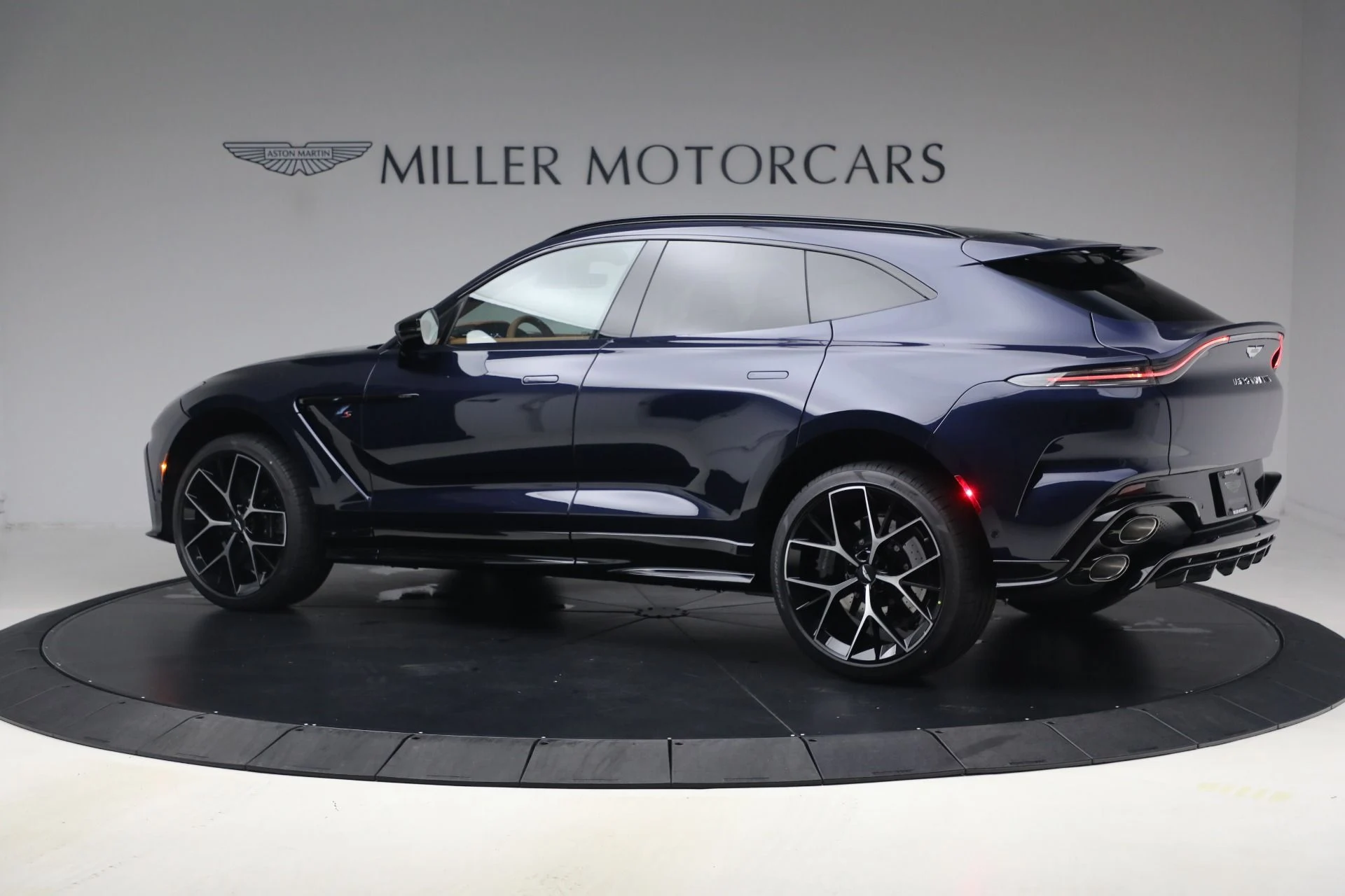 mph003_2559474591_New_2026_Aston_Martin_DBX_S_1792514604_d1aba1676b