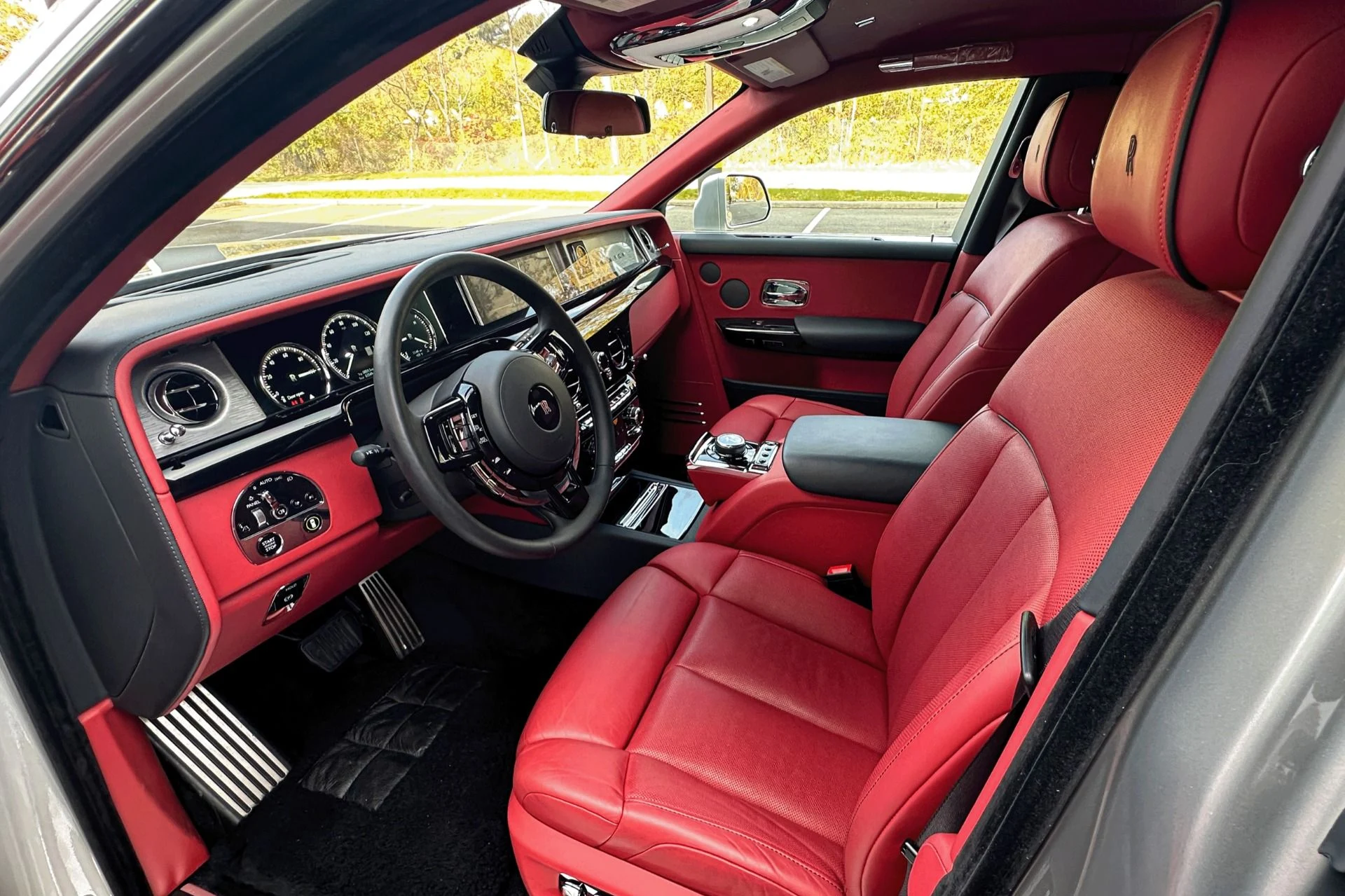 mph003_2574675306_Used_2022_Rolls_Royce_Phantom_EWB_1762892452_6b8e20470a