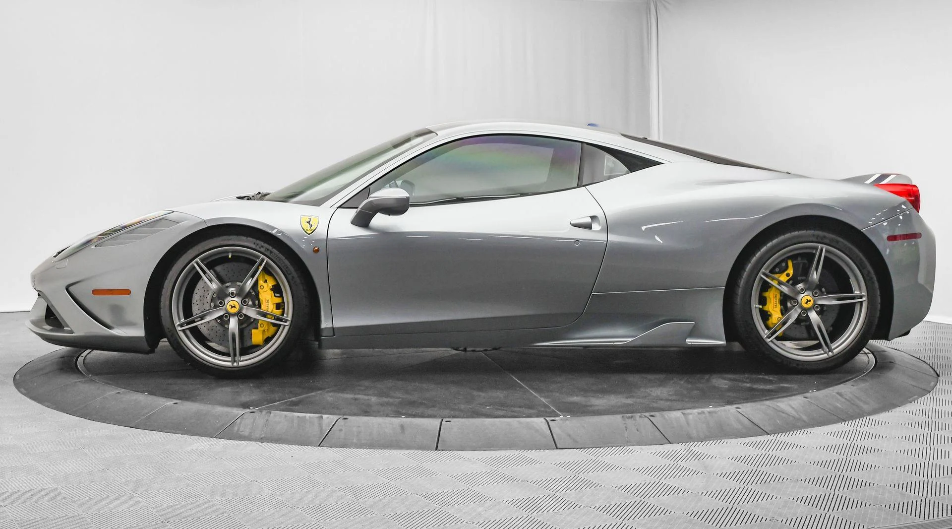 mph003_2575179779_Used_2015_Ferrari_458_Italia_Speciale_1757453379_dca3a526e8