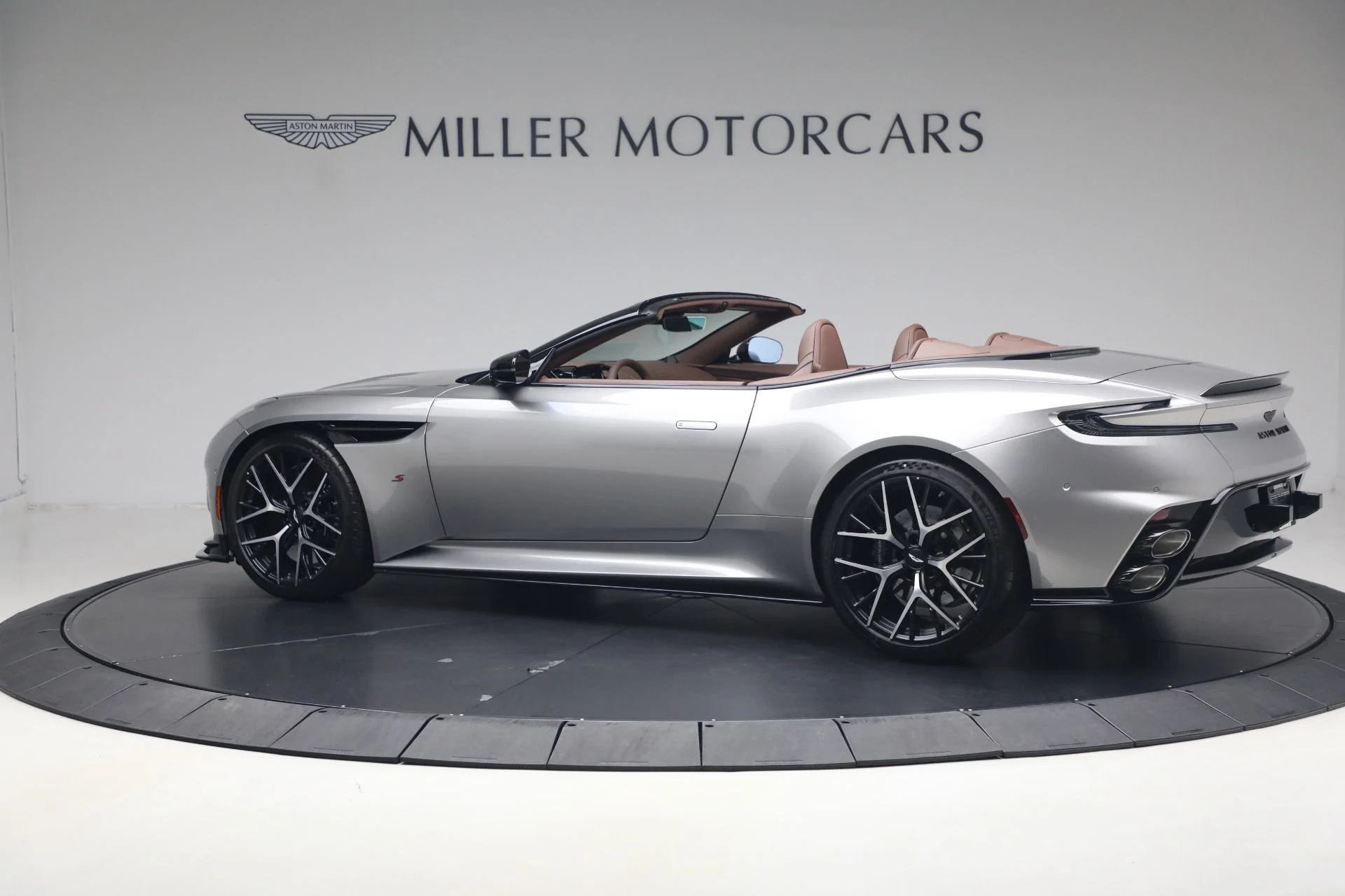 mph003_2577092448_New_2026_Aston_Martin_DB_12_S_Volante_1781361339_afe193bb38