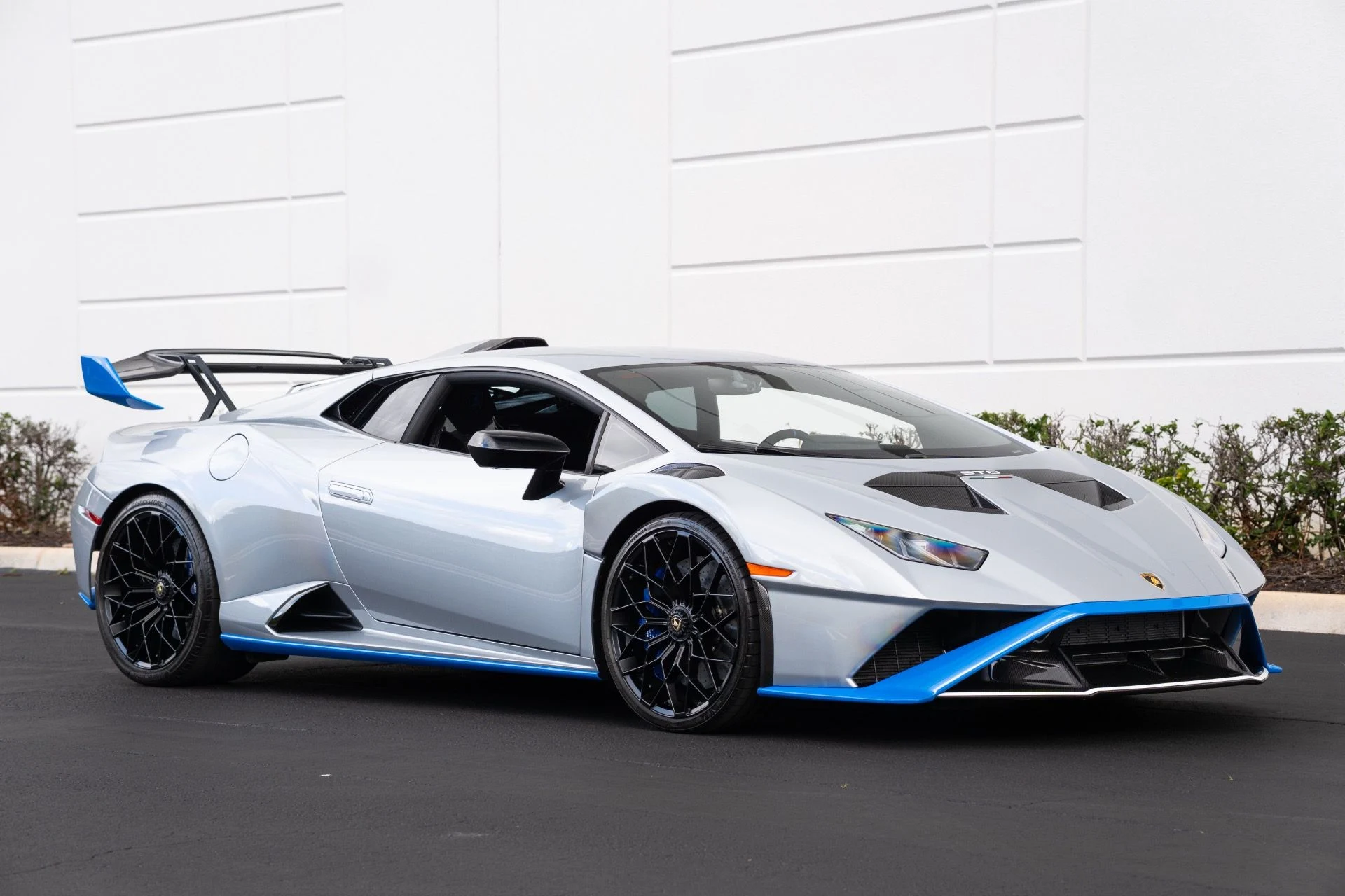 mph003_2578929403_Used_2023_Lamborghini_Huracan_STO_1770160431_af71c56ba4