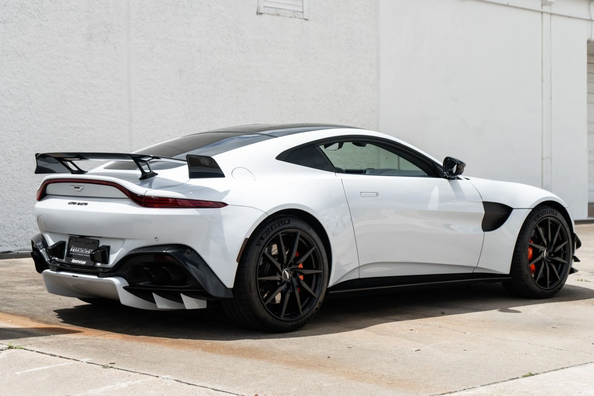 mph003_2580295841_Used_2019_Aston_Martin_Vantage_1777043829_9998e3971c