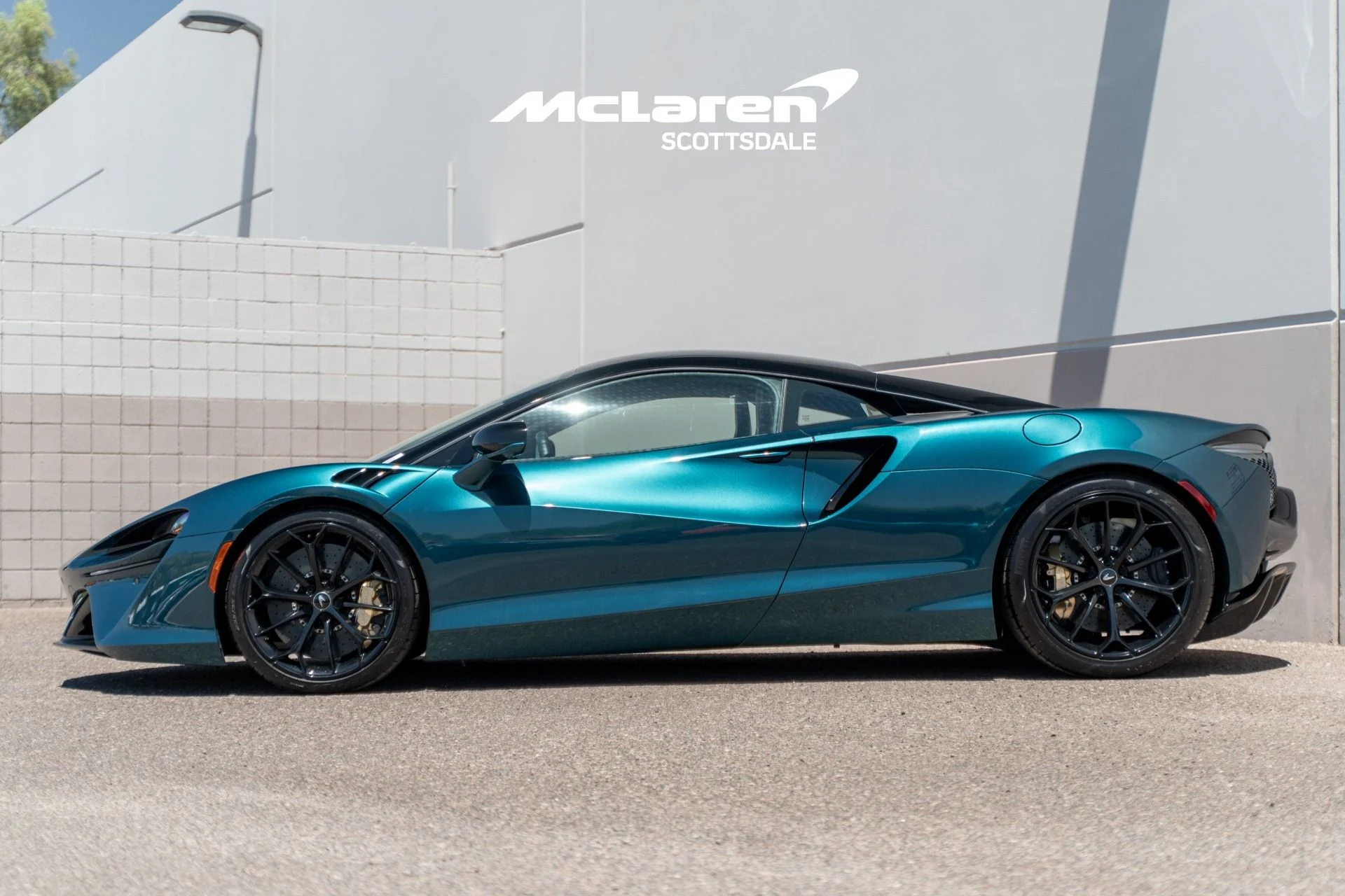 mph003_2581411315_Used_2023_MCLAREN_ARTURA_1780692299_568d9ba290