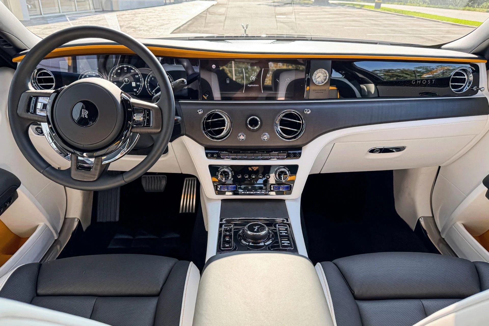 mph003_2598645086_Used_2021_Rolls_Royce_Ghost_1755072404_53e5b73bd9