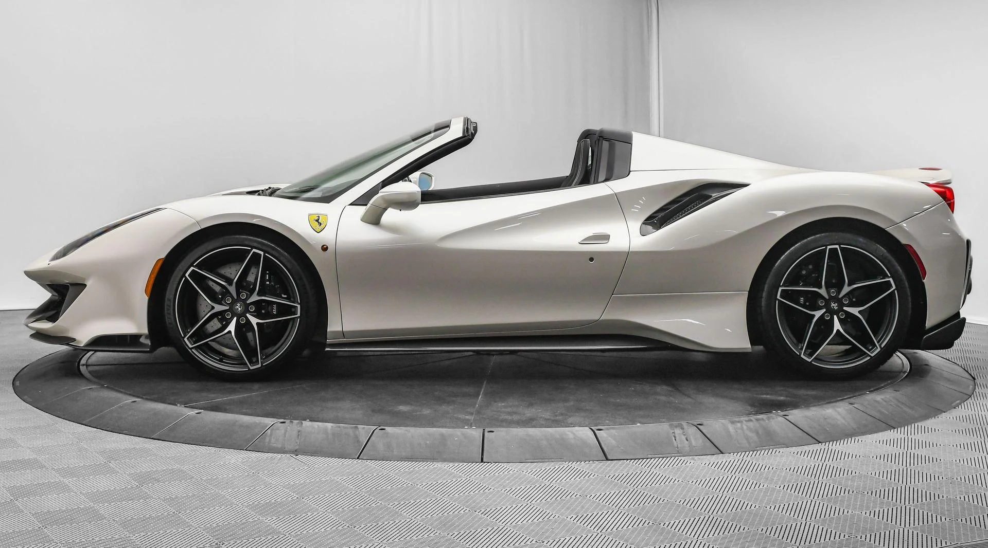 mph003_2609617282_Used_2020_Ferrari_488_Pista_Base_1757455376_9ce3c5a071