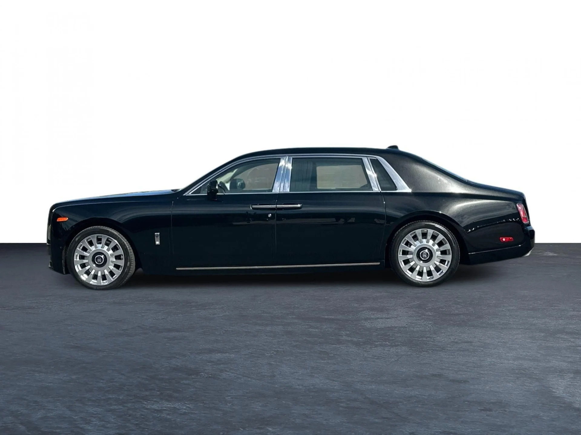 mph003_2614031531_Used_2018_Rolls_Royce_Phantom_1787819385_e0391a76c0