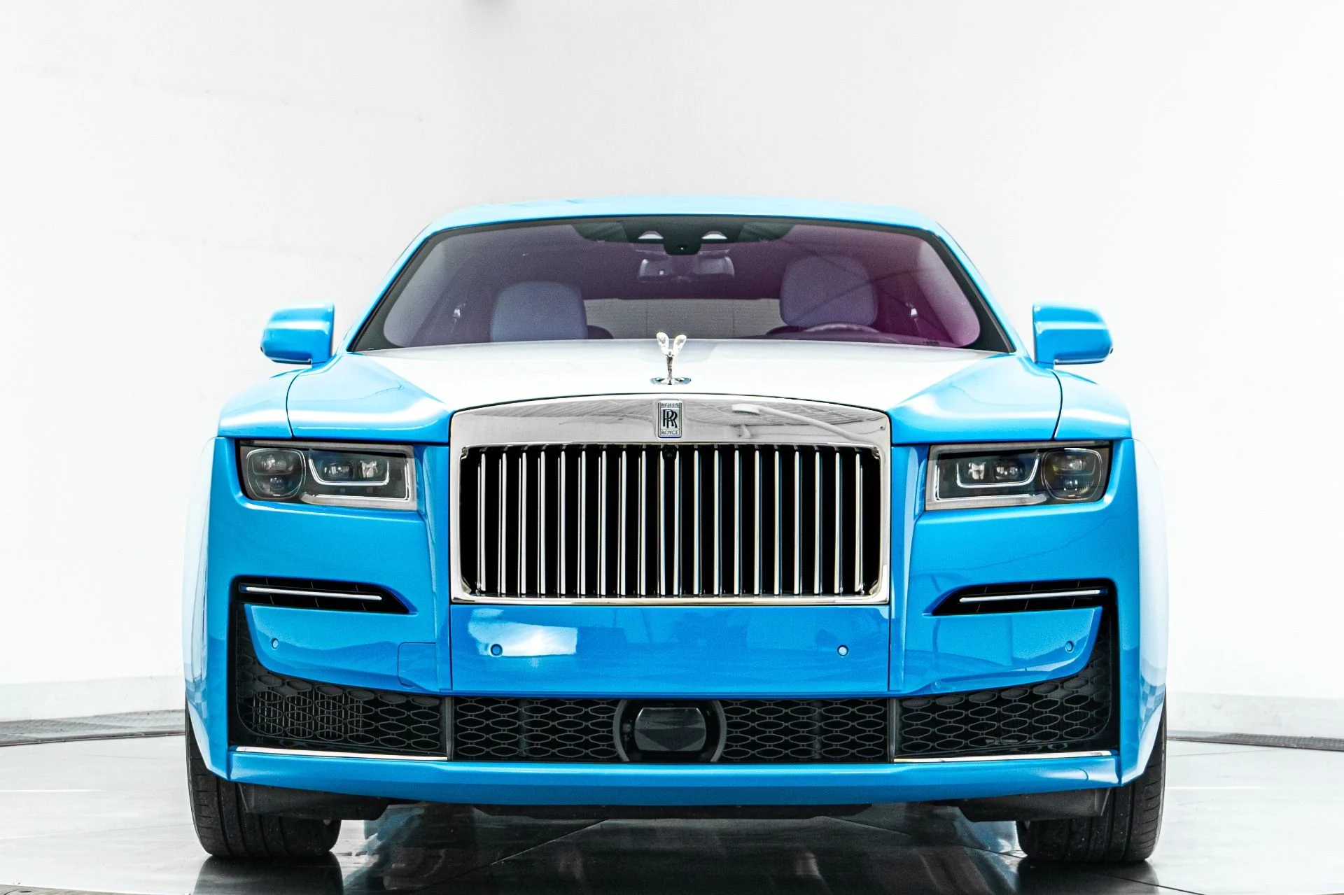 mph003_2621714806_Used_2023_Rolls_Royce_Ghost_Special_Order_Color_Commissioned_Collection_Interior_1789673614_9413e7bca0