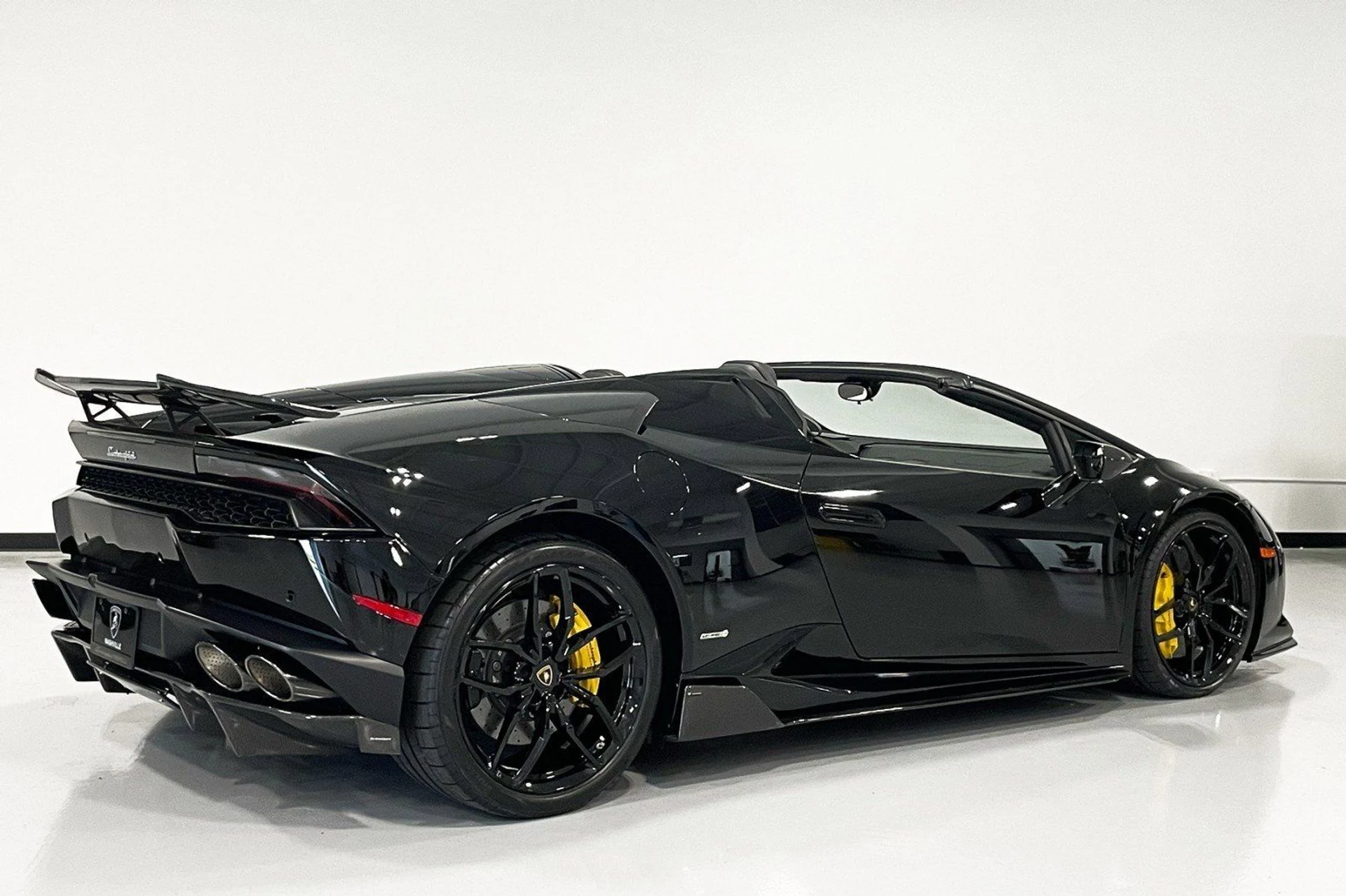 mph003_264687777_Used_2017_Lamborghini_Huracan_LP_610_4_Spyder_1761858568_12fc4830ff