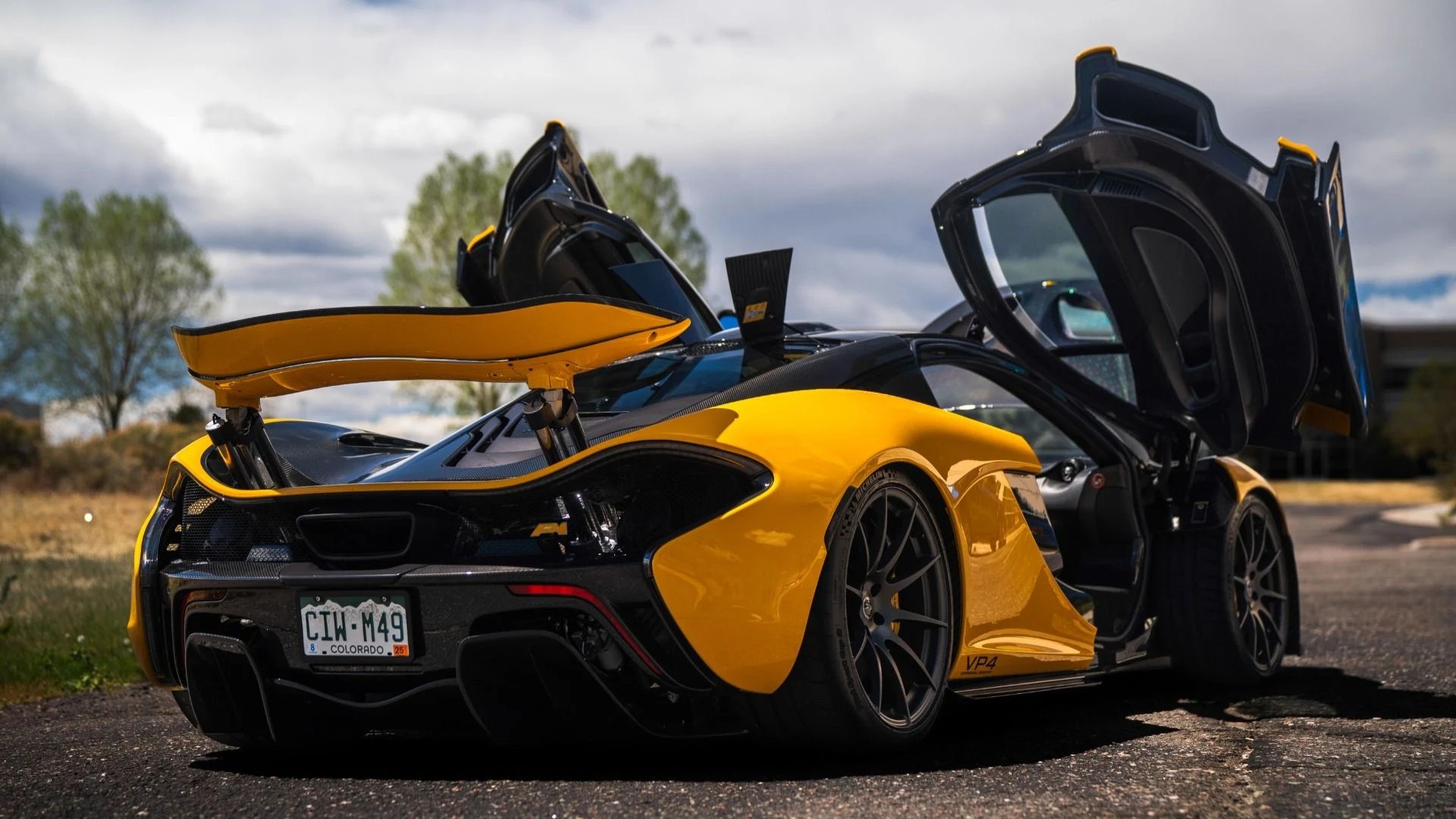 mph003_2652699182_Used_2013_Mc_Laren_P1_Coupe_1779235072_0470672e9b