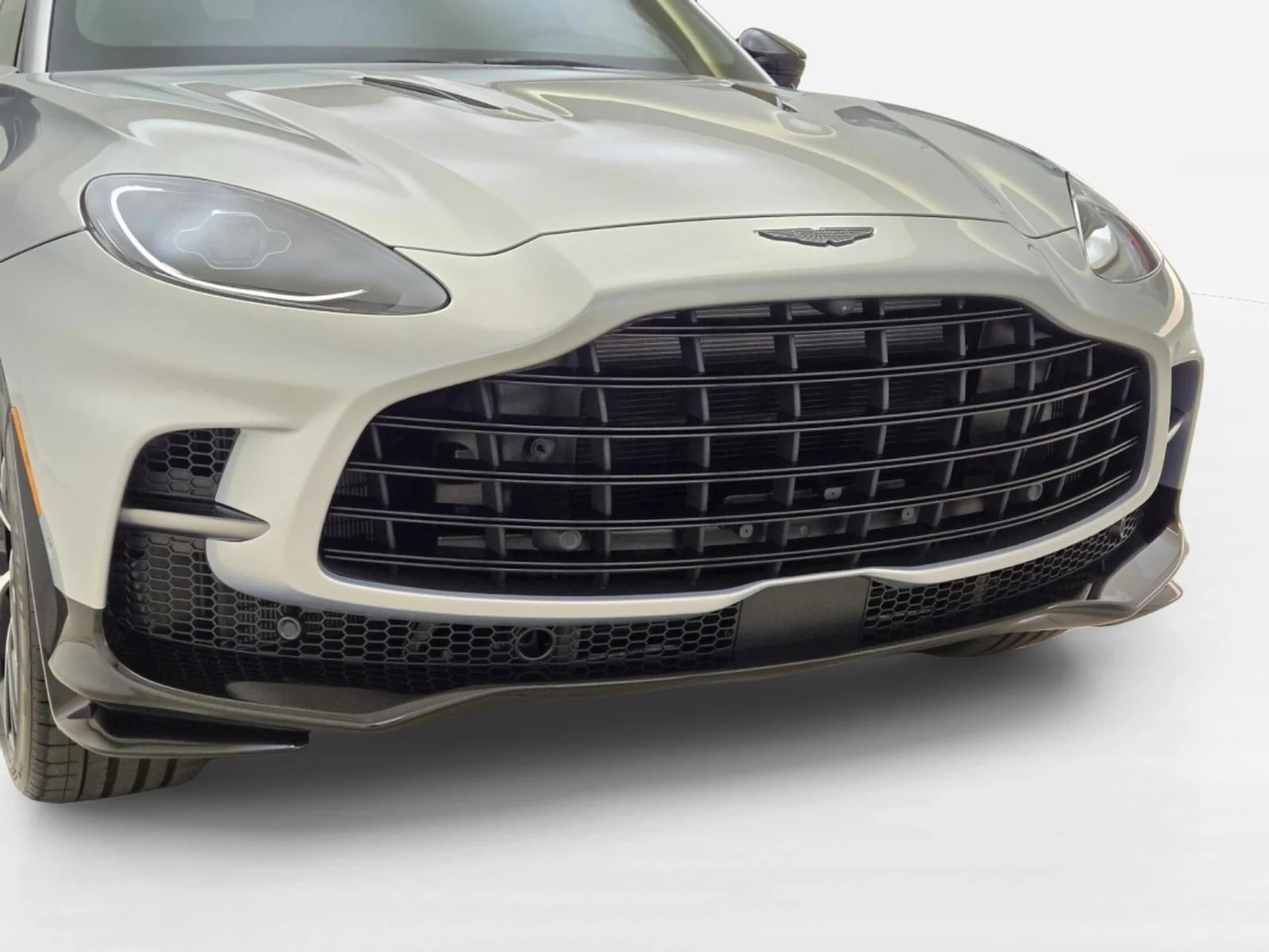 mph003_2658049501_New_2026_Aston_Martin_DBX_707_1781759953_a0cde6b19d