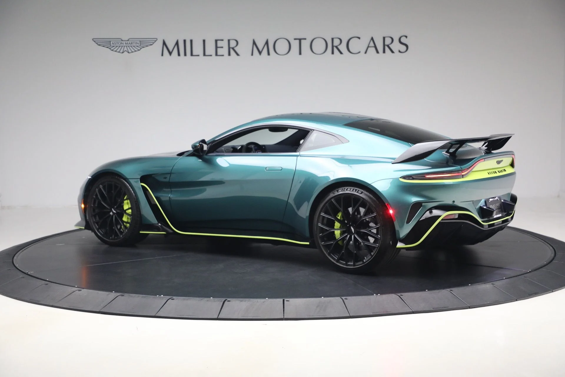 mph003_2658681119_Used_2023_Aston_Martin_Vantage_V12_1777723504_3a65c9459d
