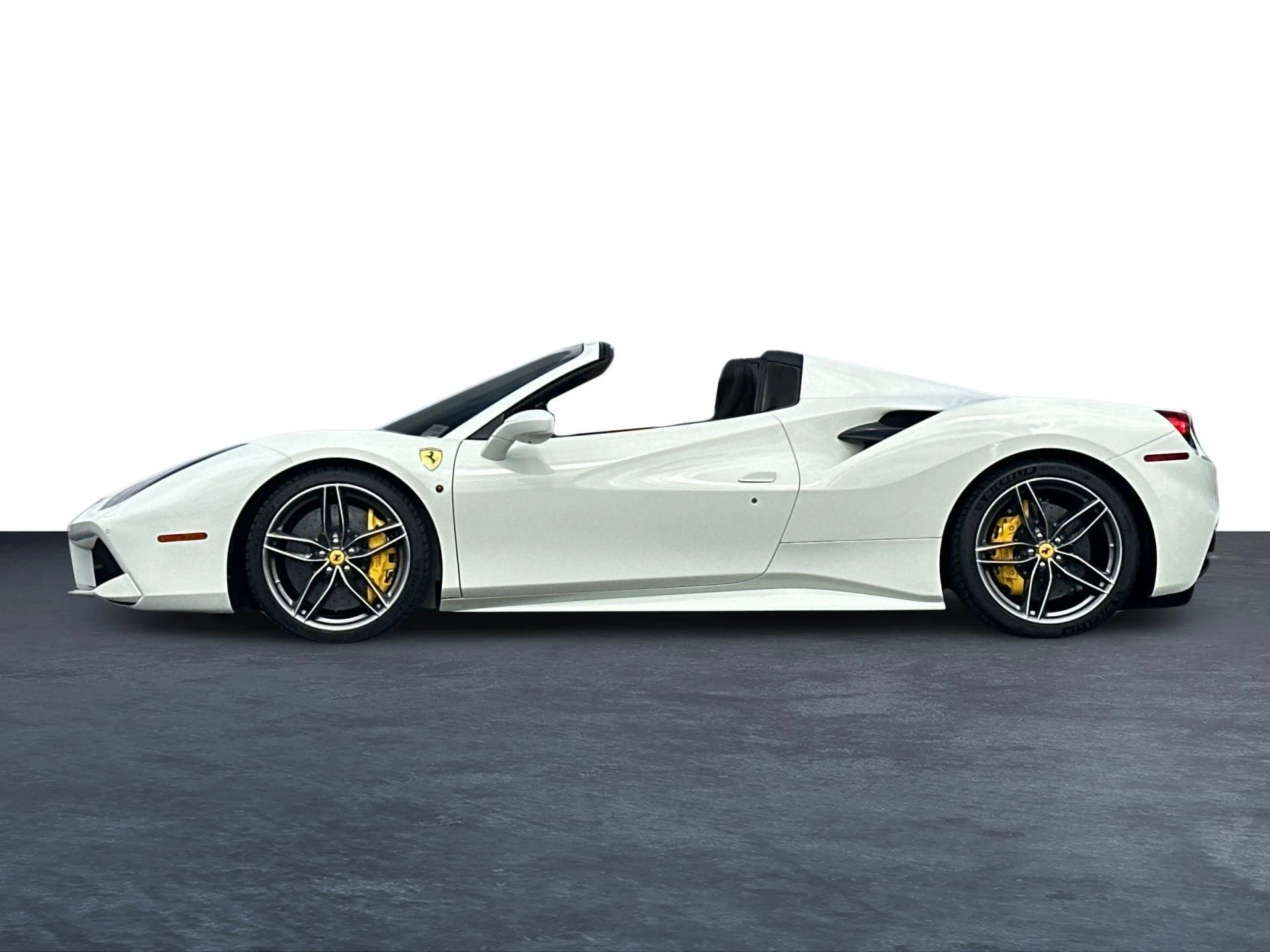 mph003_2662439226_Used_2018_Ferrari_488_Spider_1776240639_8c7f304af2