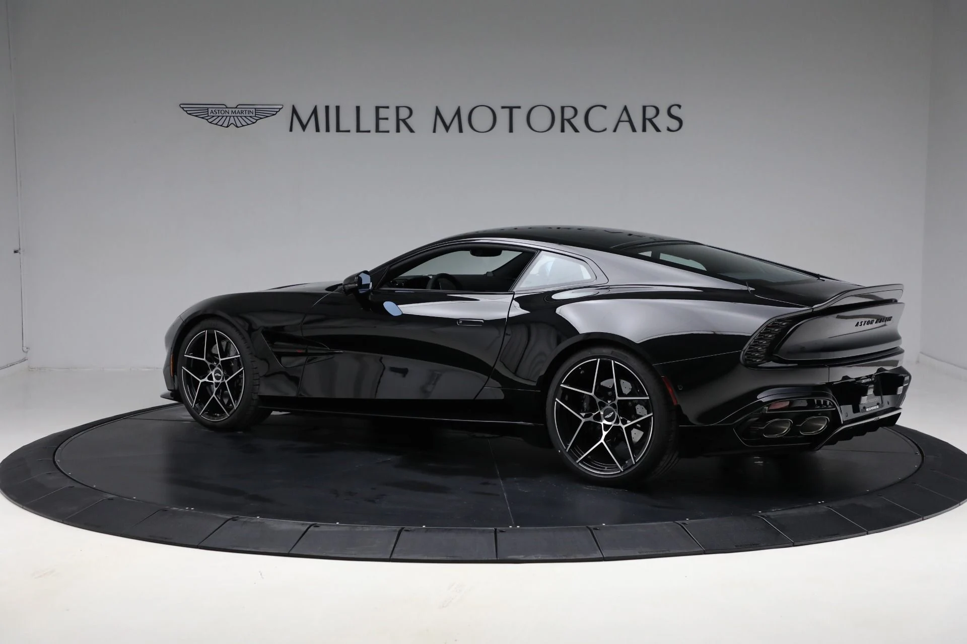 mph003_2665968155_New_2025_Aston_Martin_Vanquish_7e104fd837