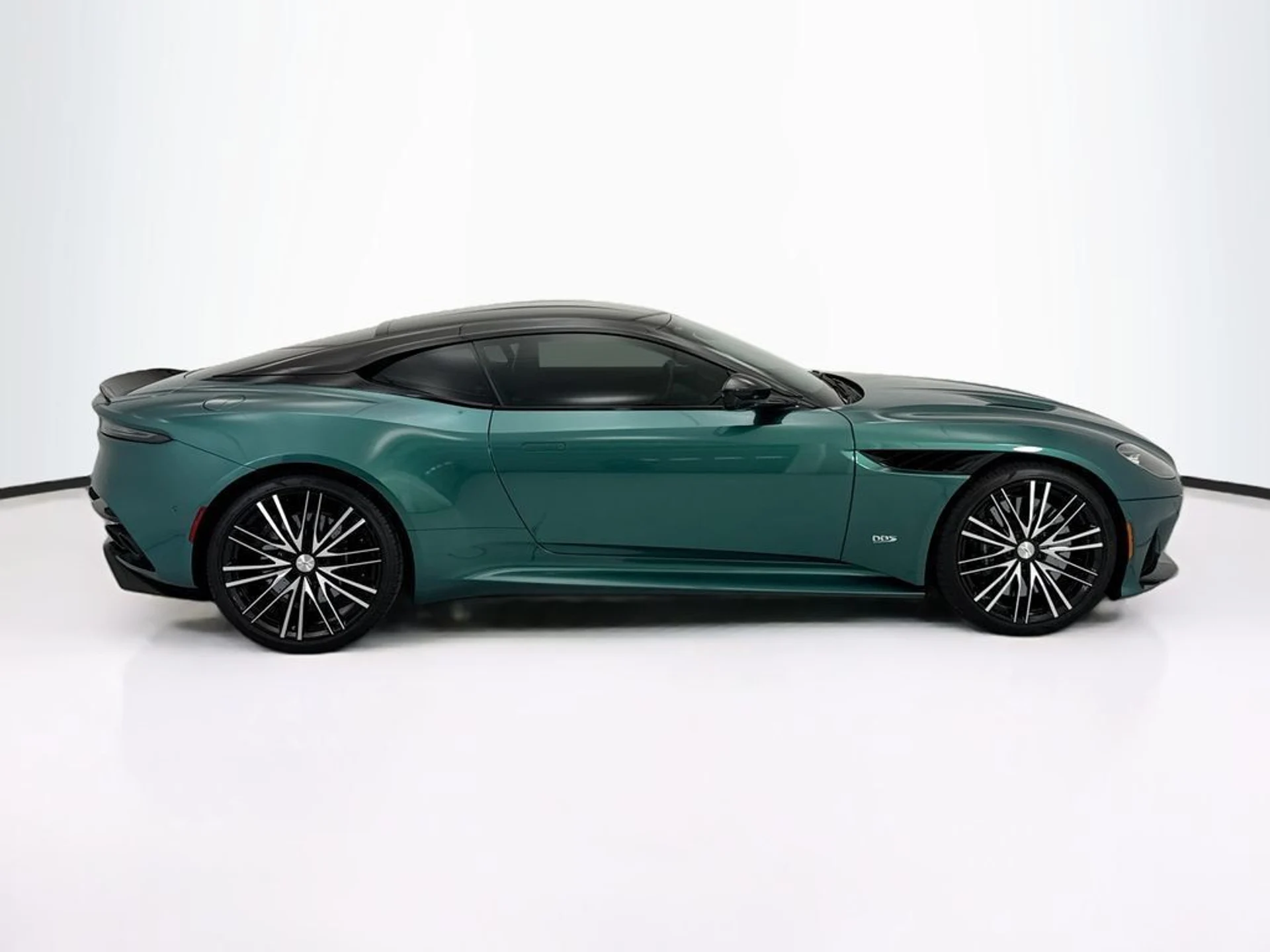 mph003_2666531909_used_2023_aston_martin_dbs_thisisaconsignmentcar_8119_23033488_4_1024_775c75cb01