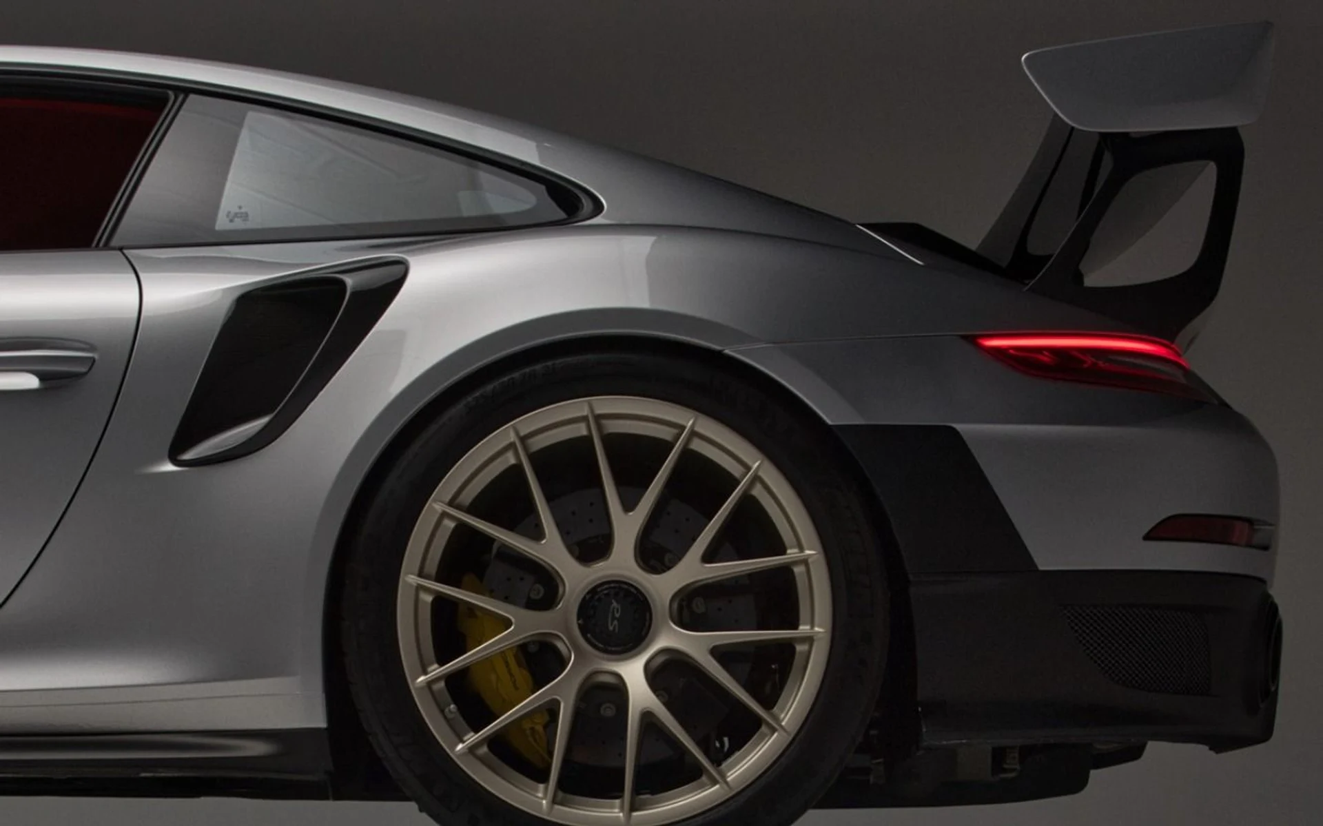 mph003_2679629415_Used_2018_Porsche_911_GT_2_RS_1770848854_07e46a2698