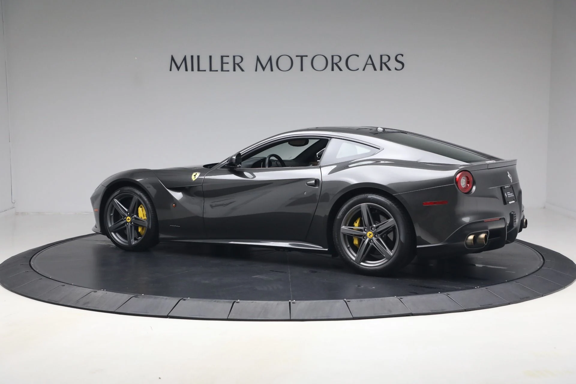 mph003_2687941145_Used_2014_Ferrari_F12berlinetta_1784557608_d2f58b1092