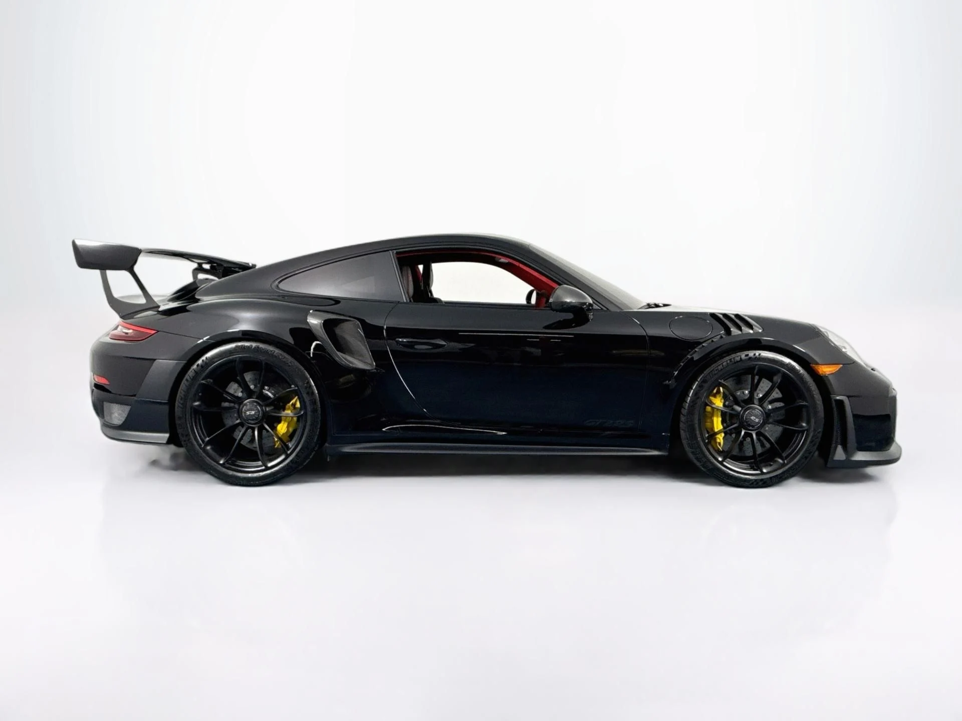 mph003_2695186954_Used_2018_Porsche_911_GT_2_RS_1785886140_2c9842ceb2