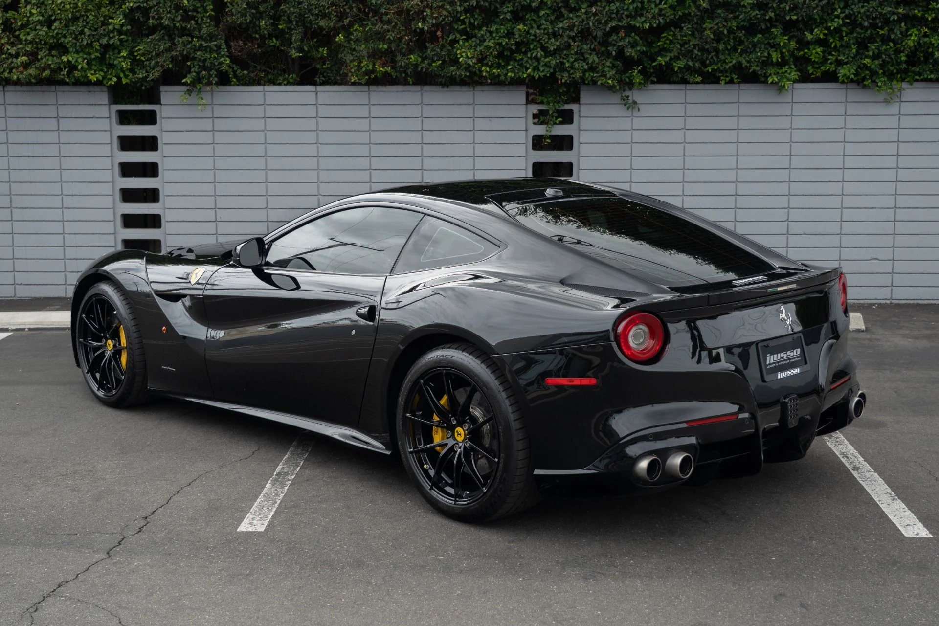 mph003_2731907432_Used_2014_Ferrari_F12berlinetta_1756490493_01b09cb00c