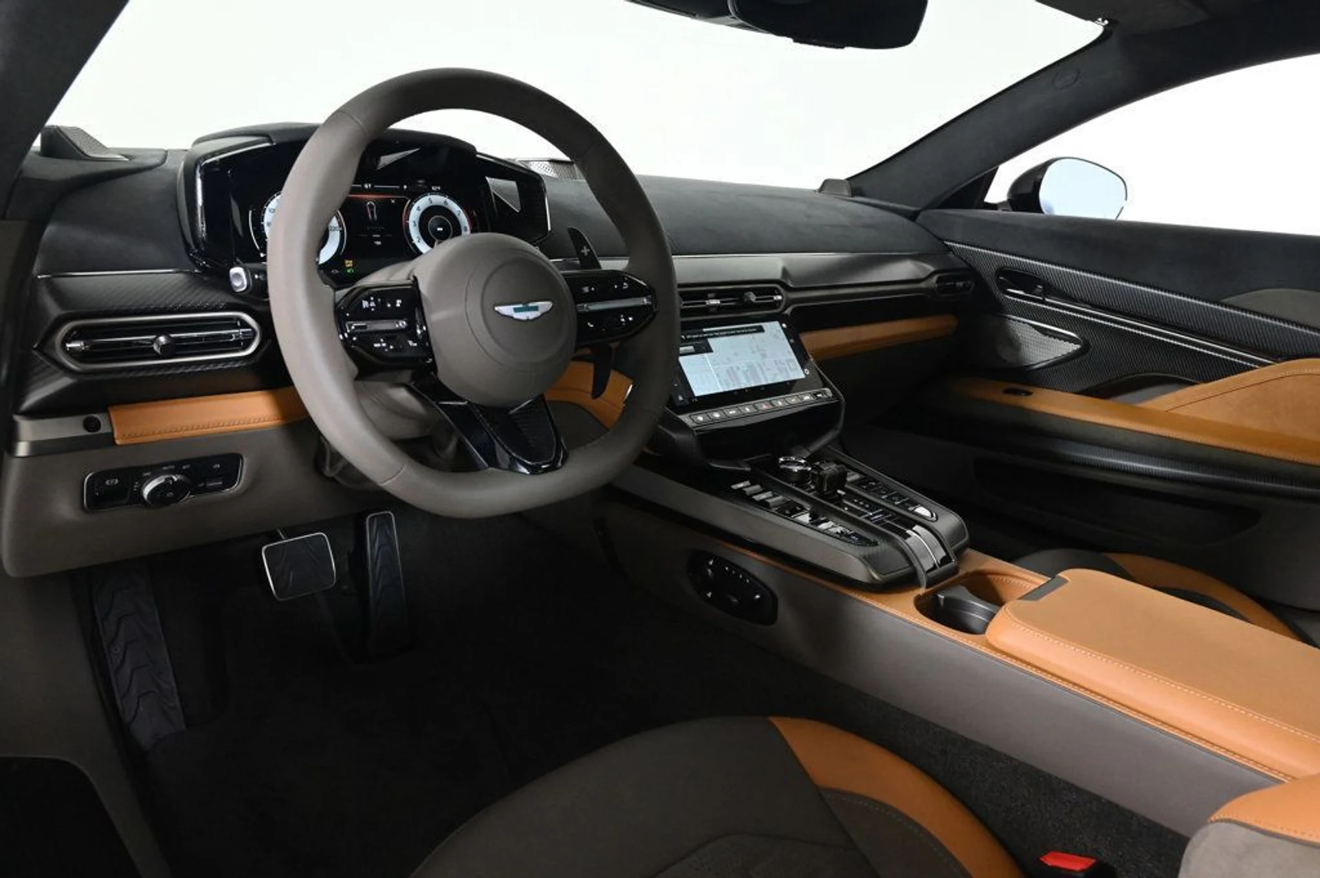 mph003_2743851814_used_2025_aston_martin_vanquish_v12_11350_22957360_3_1024_82ad8a88be