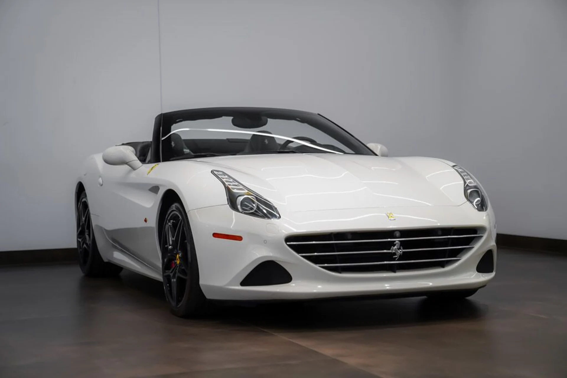 mph003_2752971960_ferrari_california_2015_jpg_v_1758918548_fe2e813b38