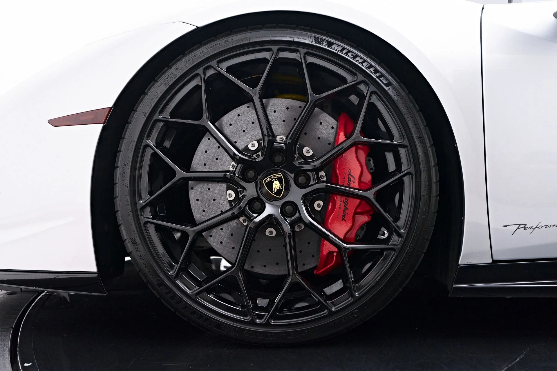 mph003_2753692289_Used_2018_Lamborghini_Huracan_Performante_1761069248_eb0fd858d5