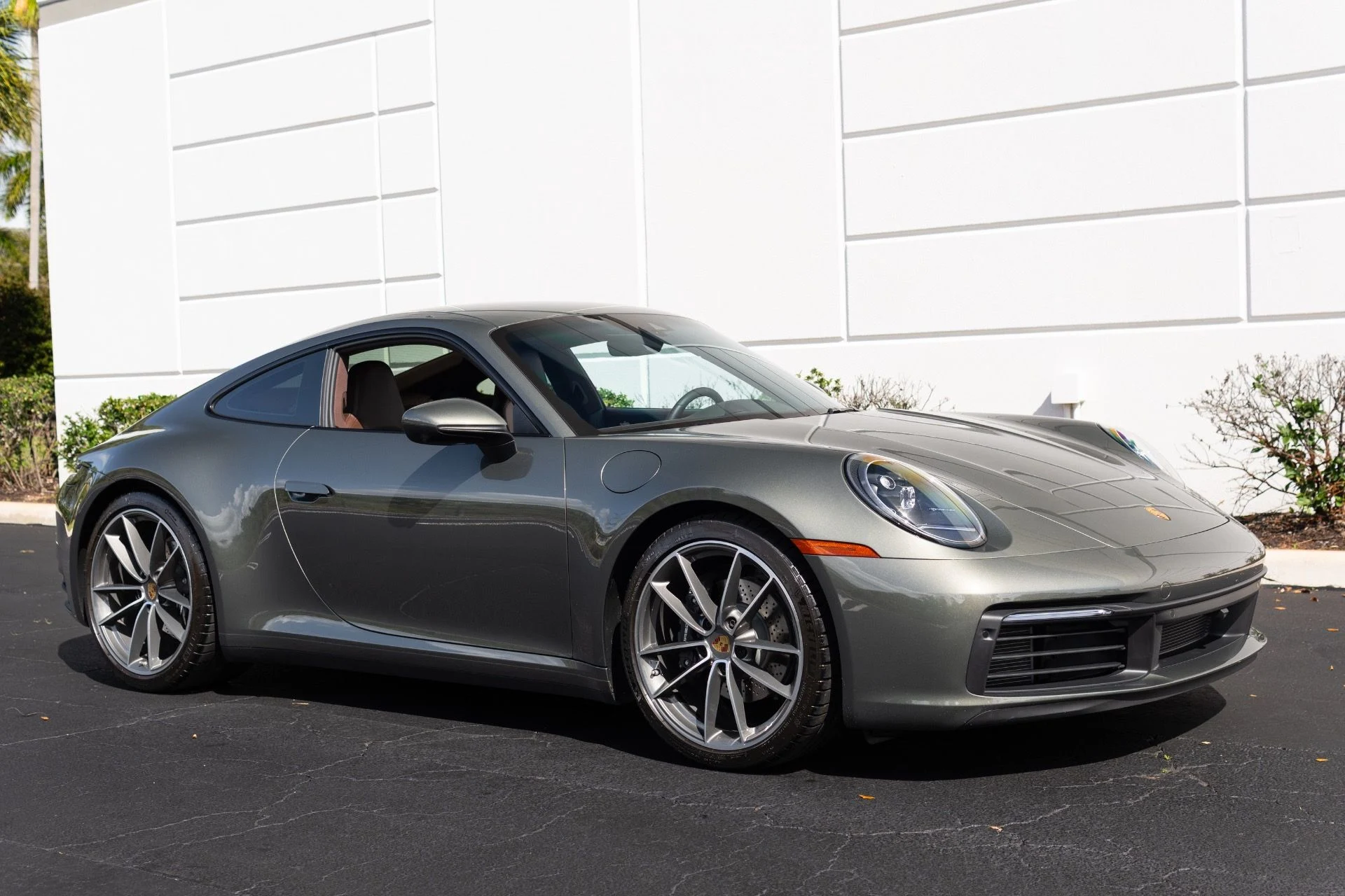 mph003_2760395488_Used_2024_Porsche_911_Carrera_1772817798_e05e158916