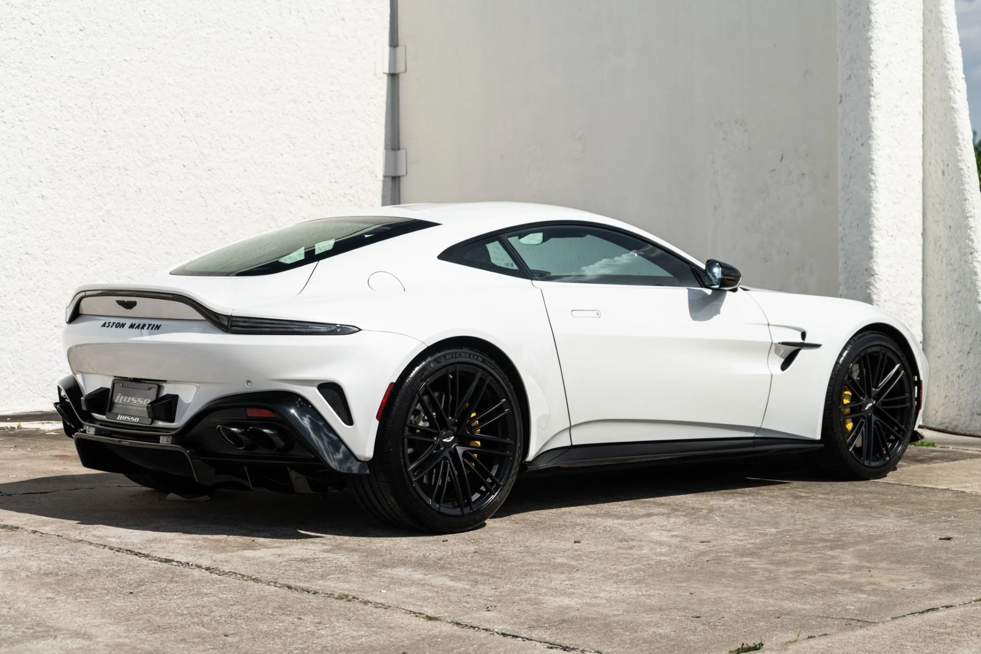 mph003_2760728644_Used_2025_Aston_Martin_Vantage_1778624093_8fffcc1d41