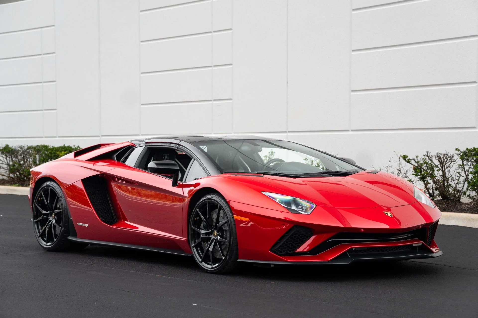 mph003_2760978324_Used_2018_Lamborghini_Aventador_Roadster_LP_740_4_S_1770343320_ec7fab8434