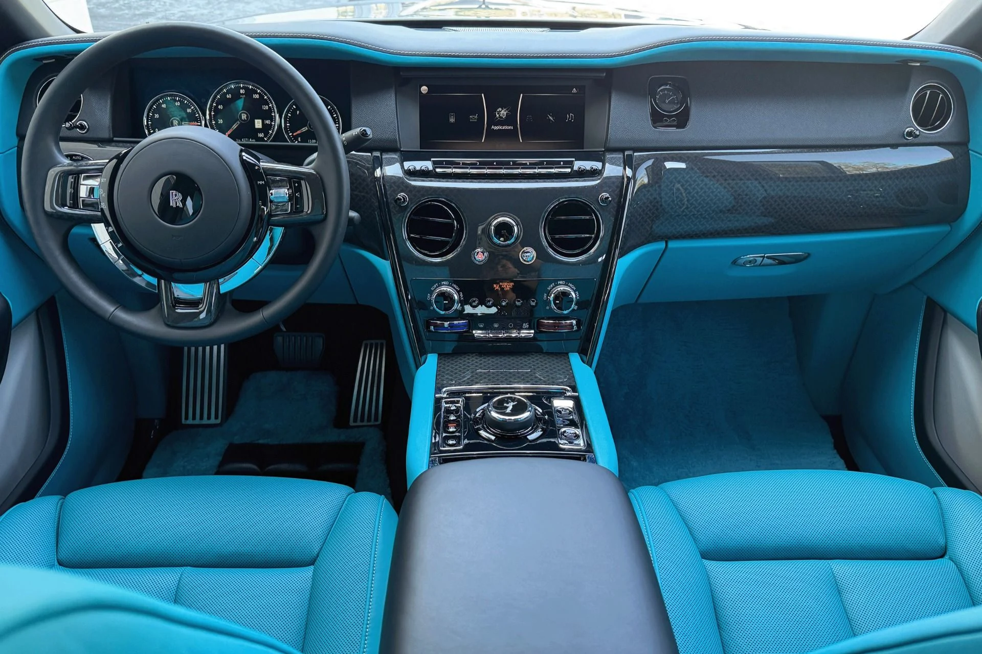 mph003_2762684783_Used_2022_Rolls_Royce_Black_Badge_Cullinan_1758544859_dbb8794900