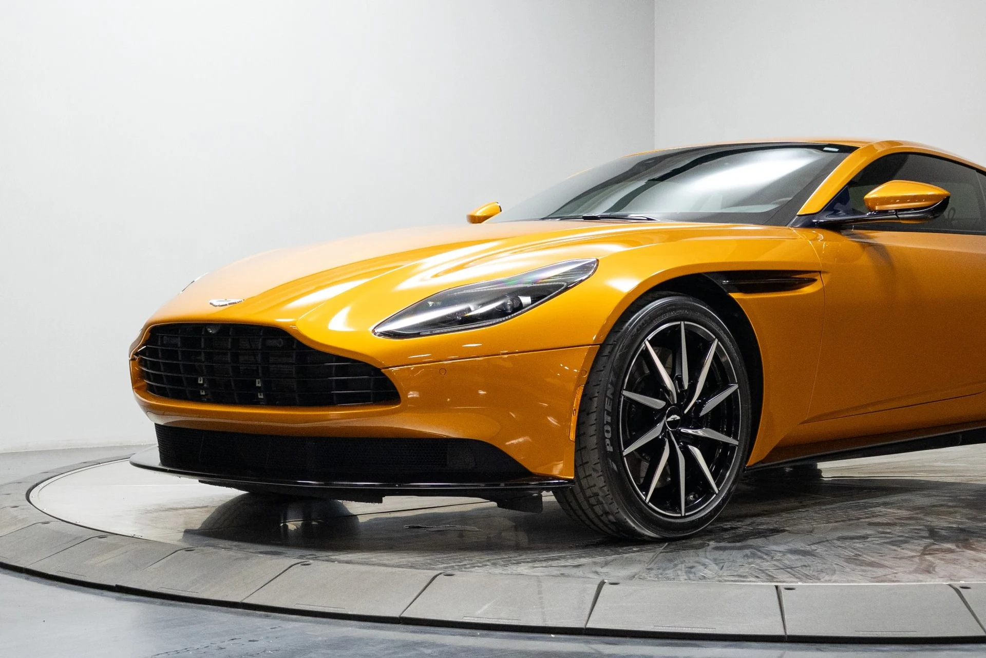 mph003_2763682938_Used_2018_Aston_Martin_DB_11_1761056819_3e83a429cd
