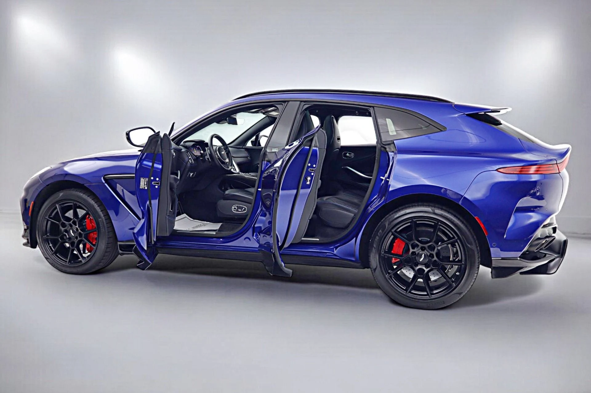 mph003_2771890786_Used_2023_Aston_Martin_DBX_707_bd78860dd1