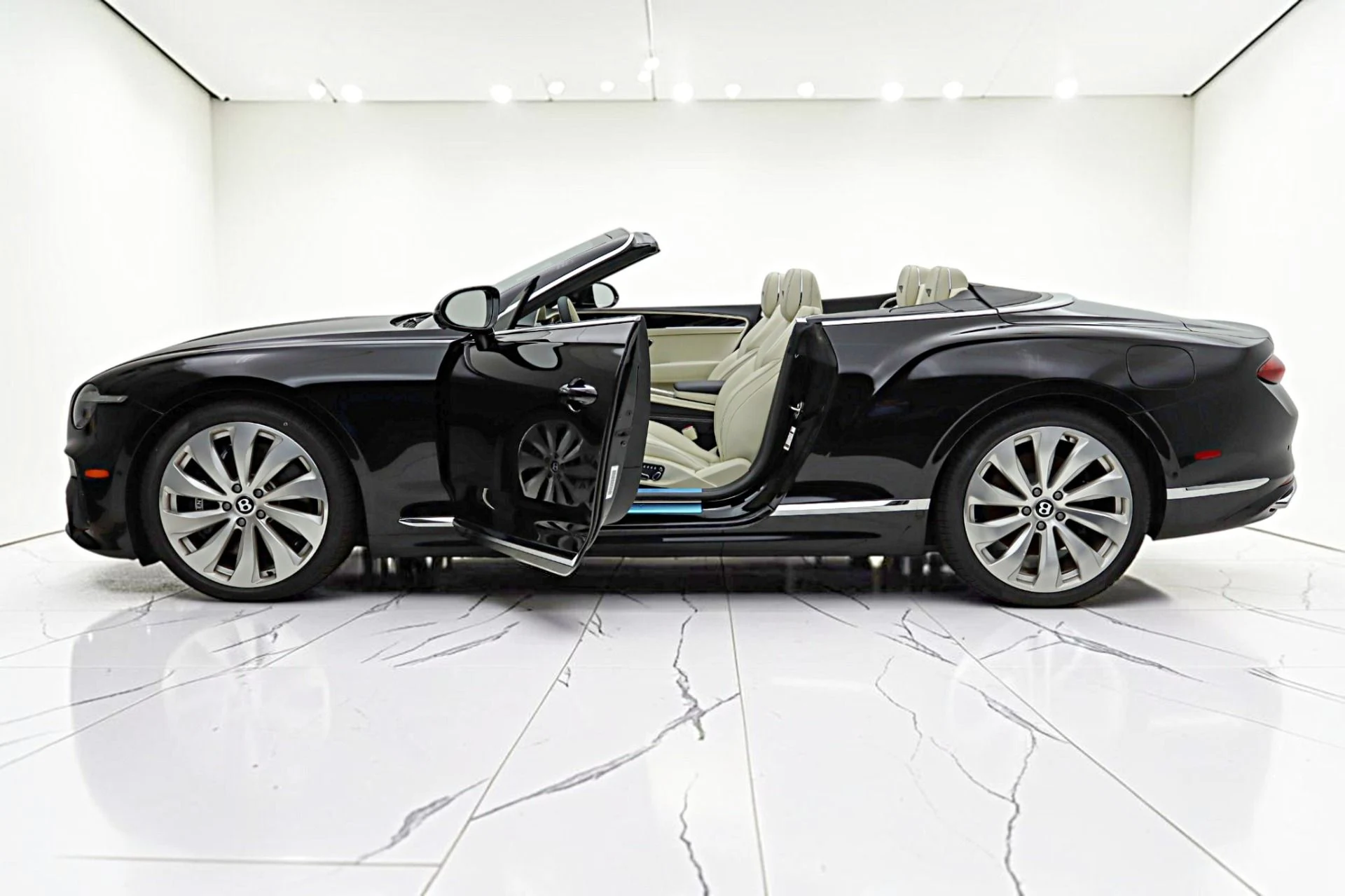 mph003_2772158449_New_2026_Bentley_Continental_GTC_c770152e02